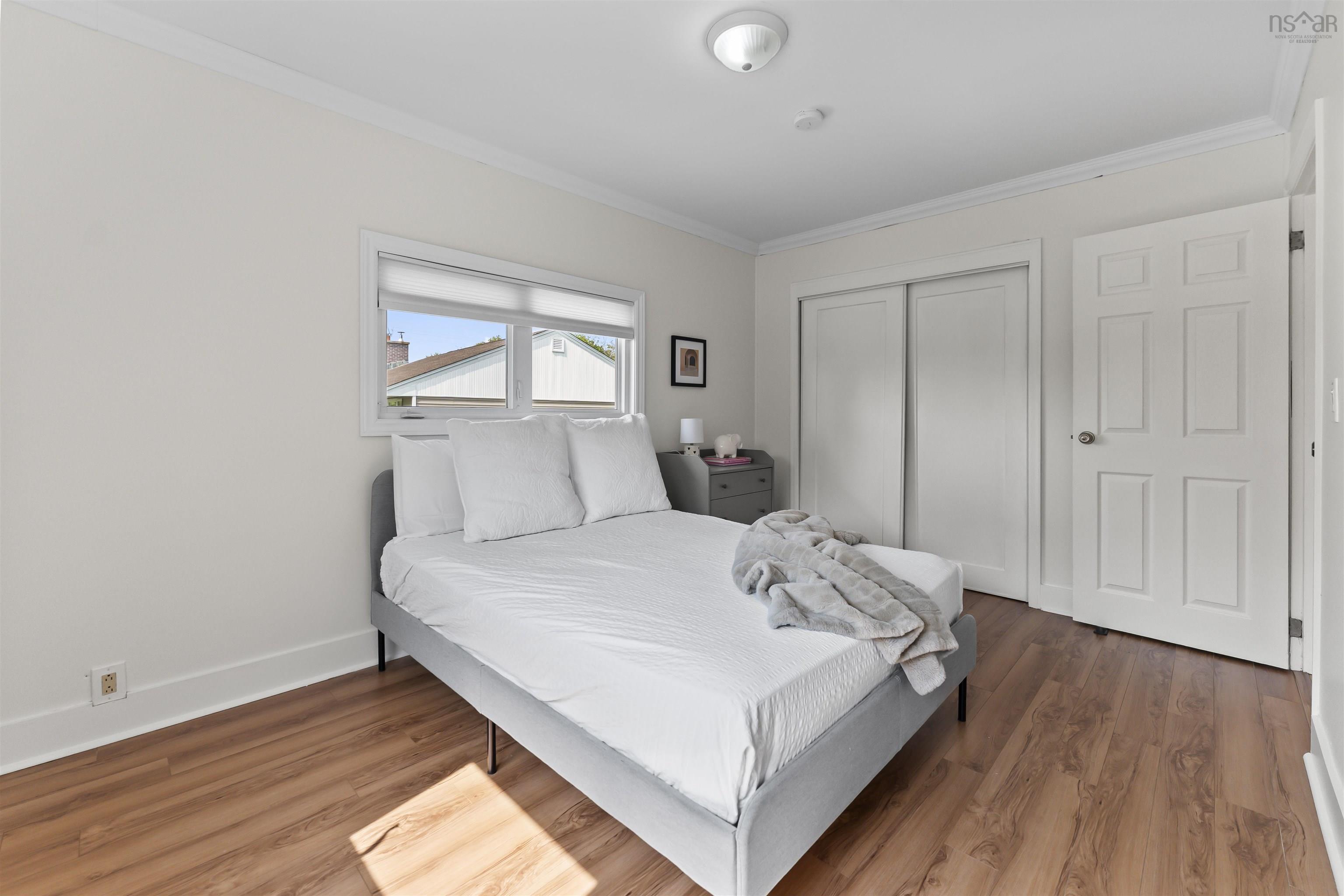 572 Basinview Drive photo #31