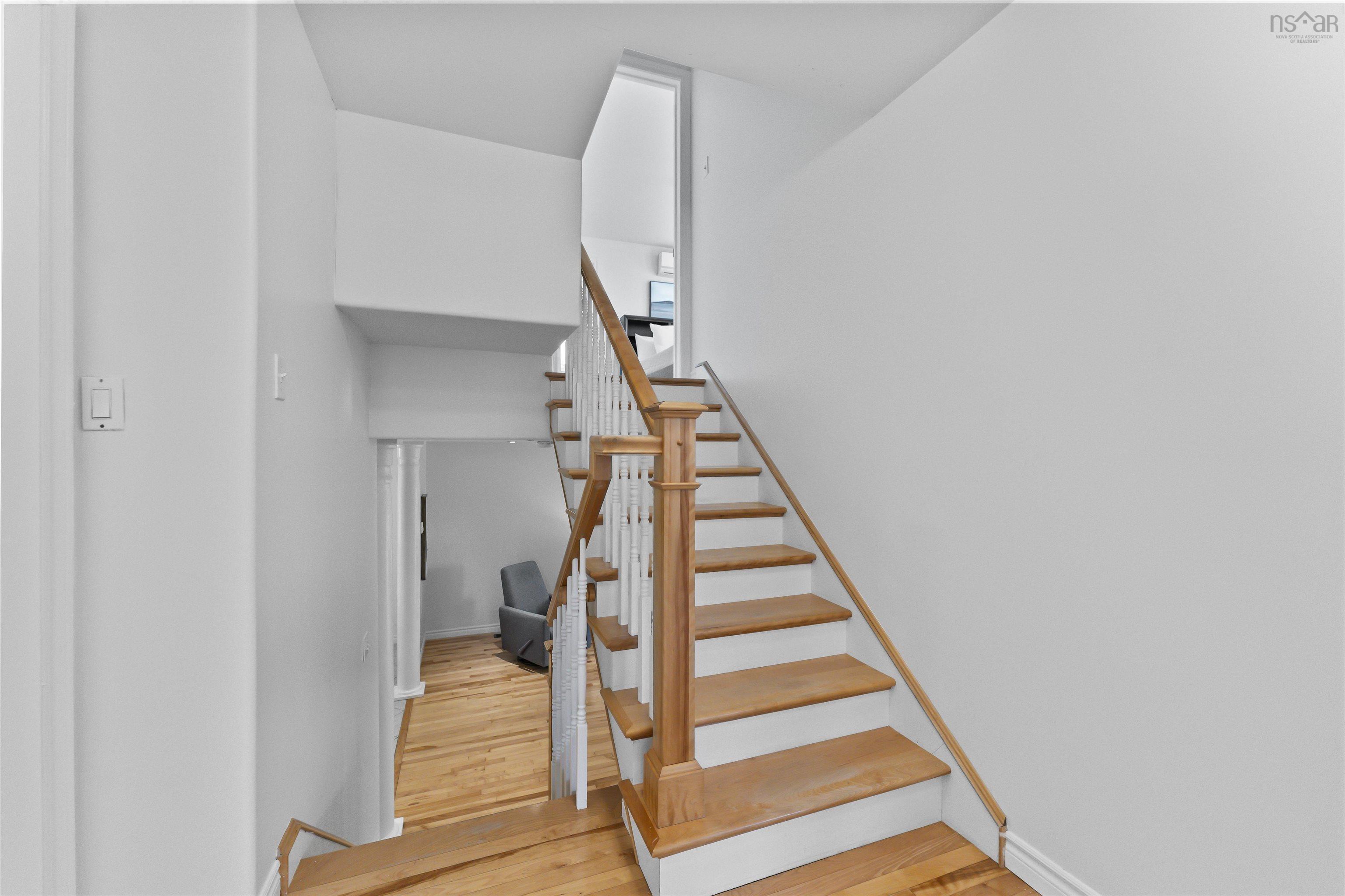 572 Basinview Drive photo #33
