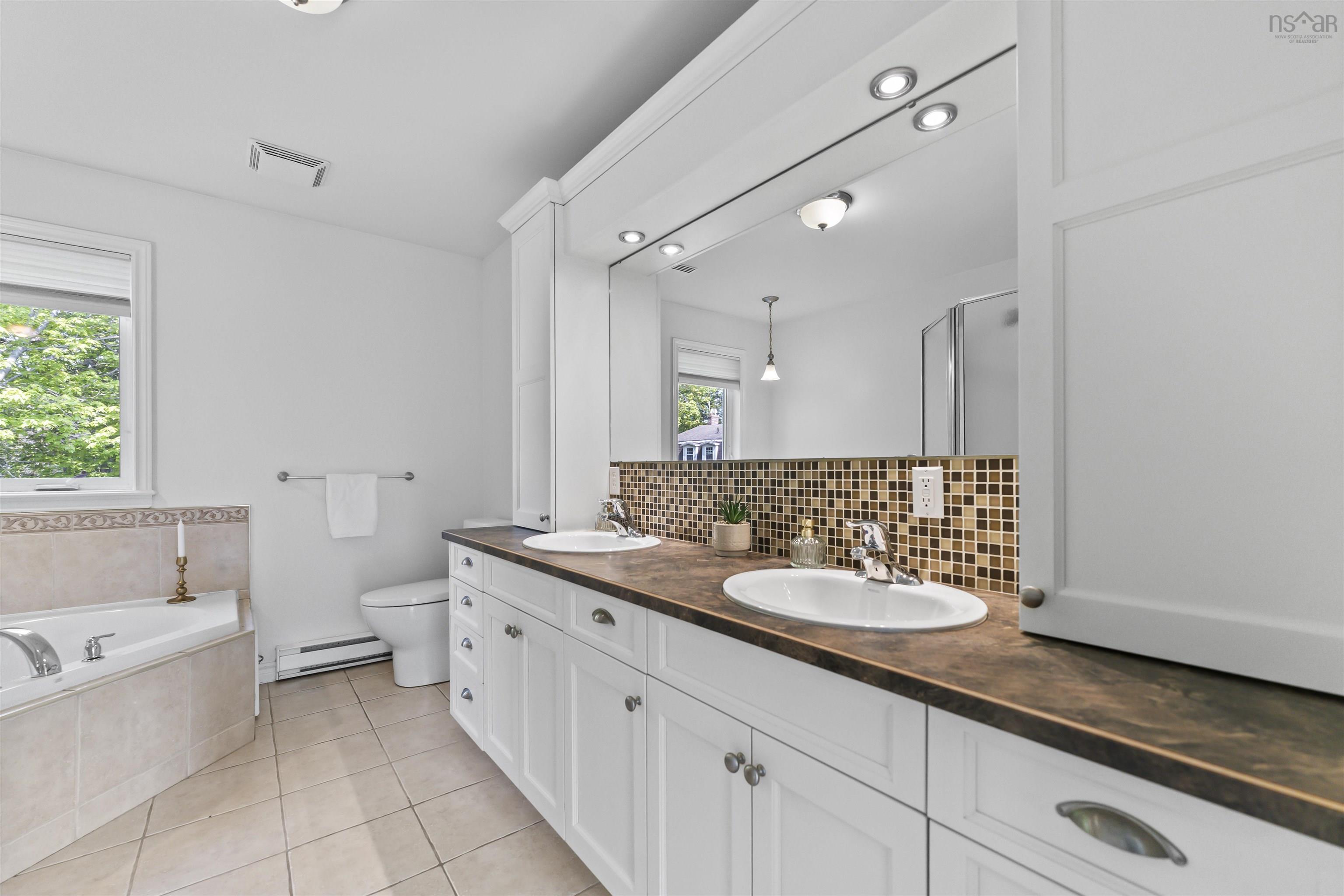 572 Basinview Drive photo #38