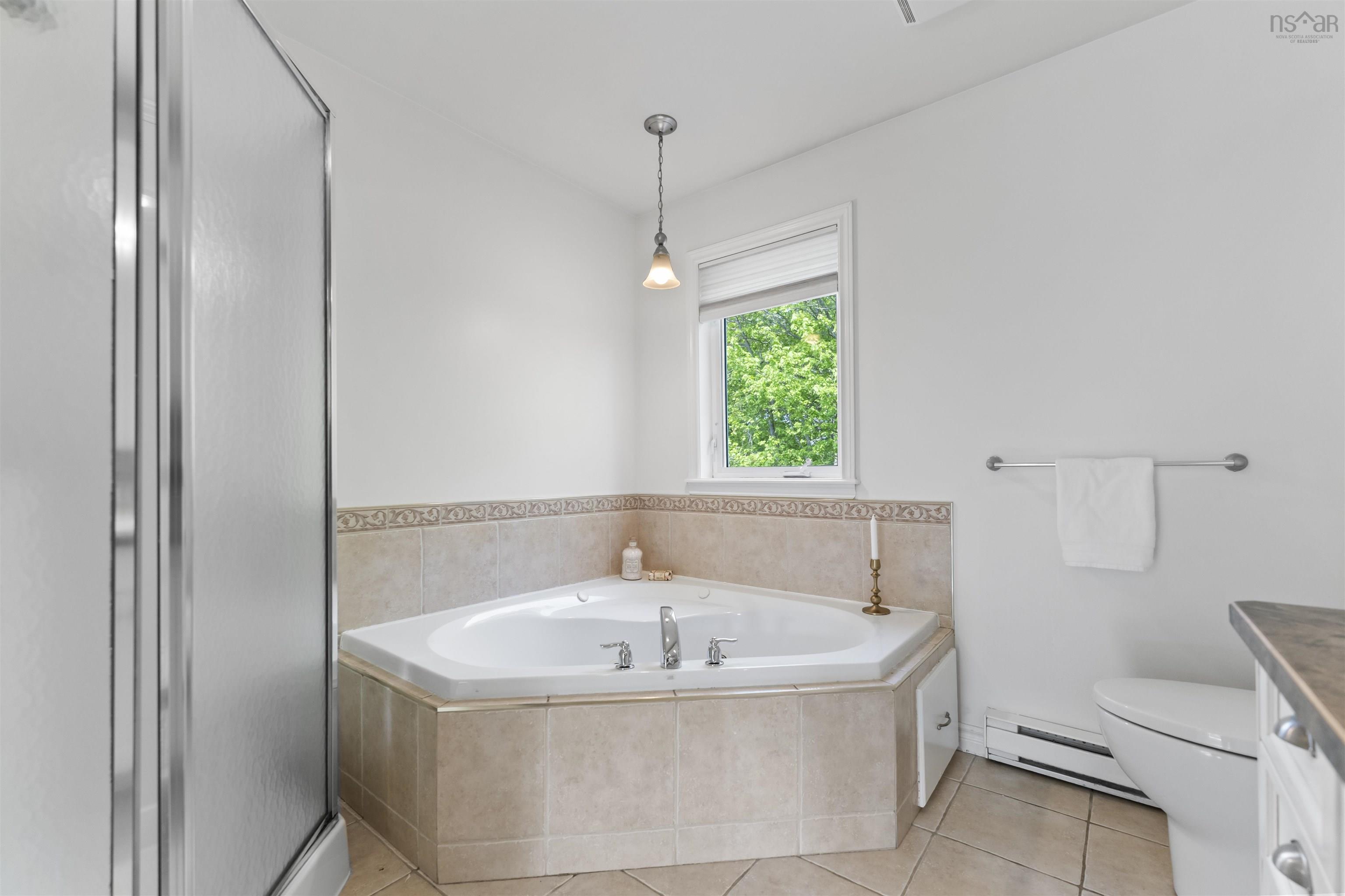 572 Basinview Drive photo #40