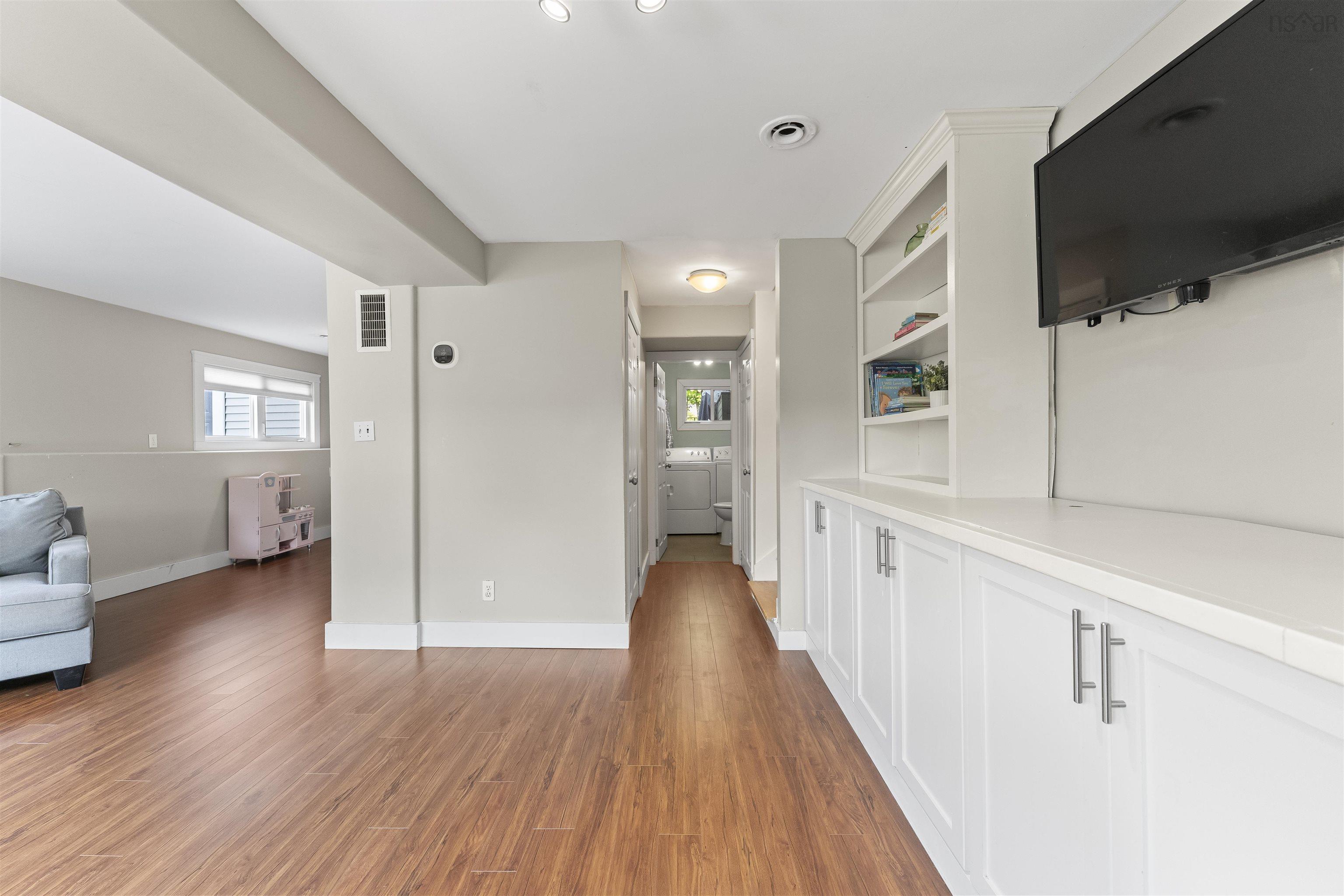 572 Basinview Drive photo #49