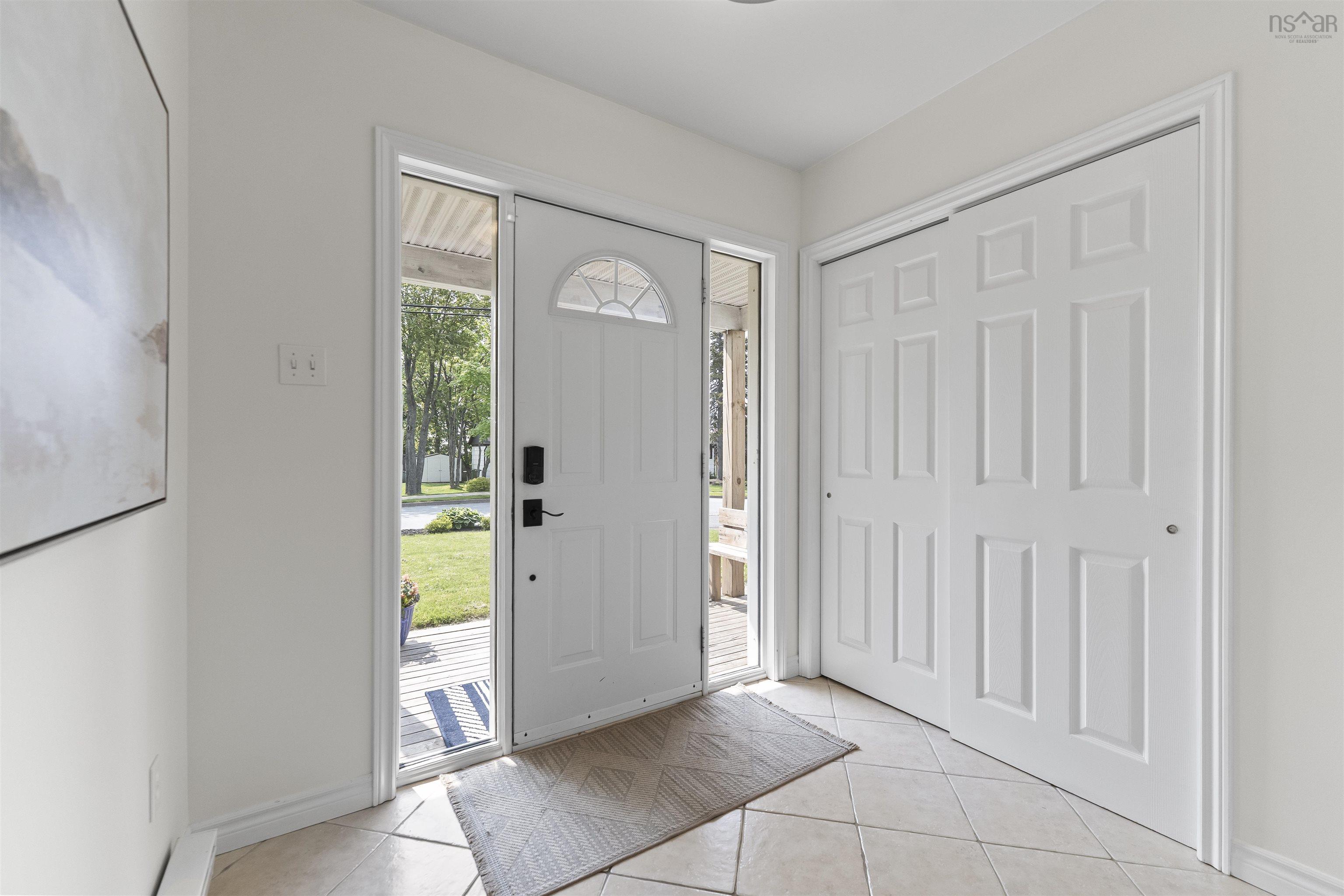 572 Basinview Drive photo #10
