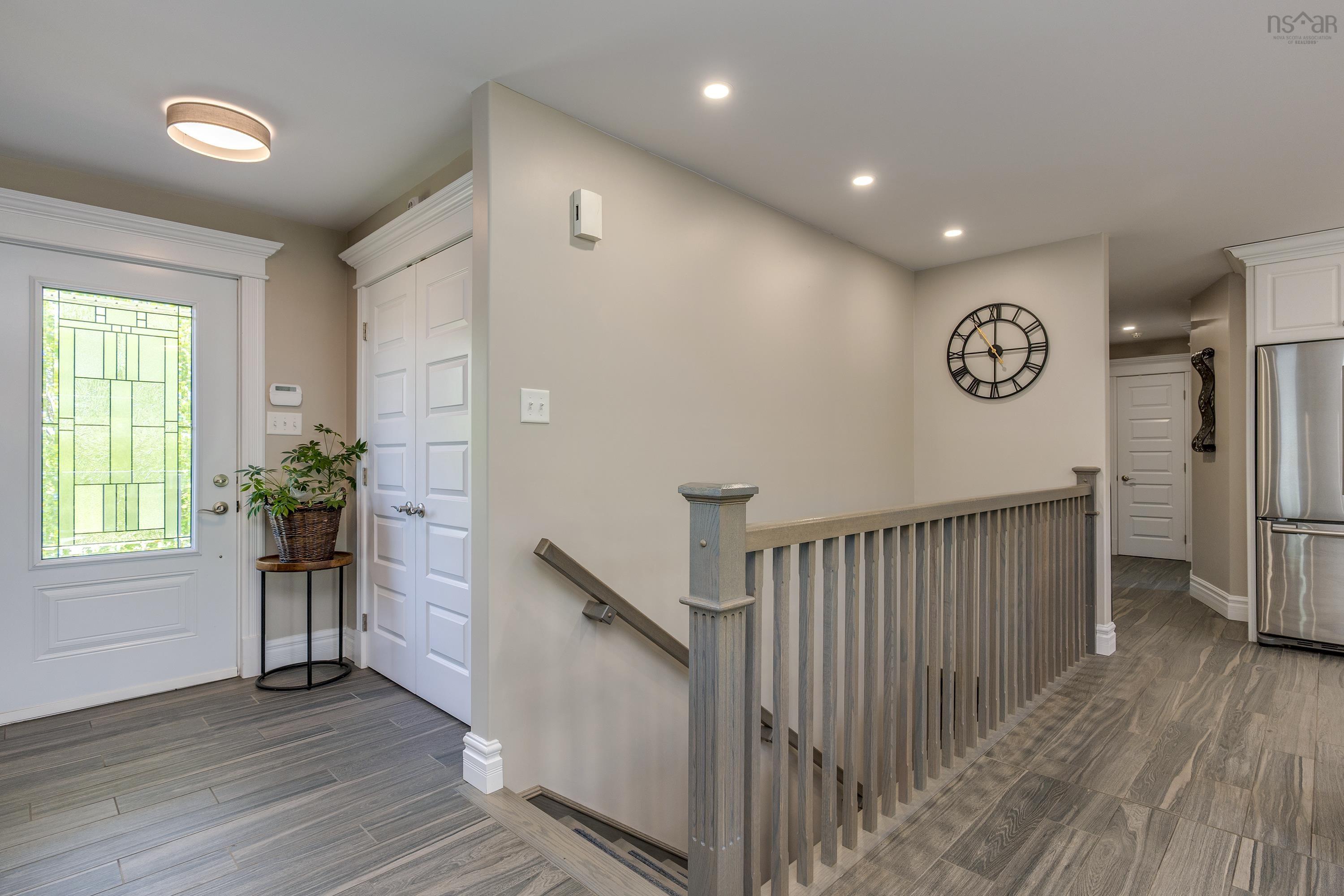 40 Sutherland Drive photo #2