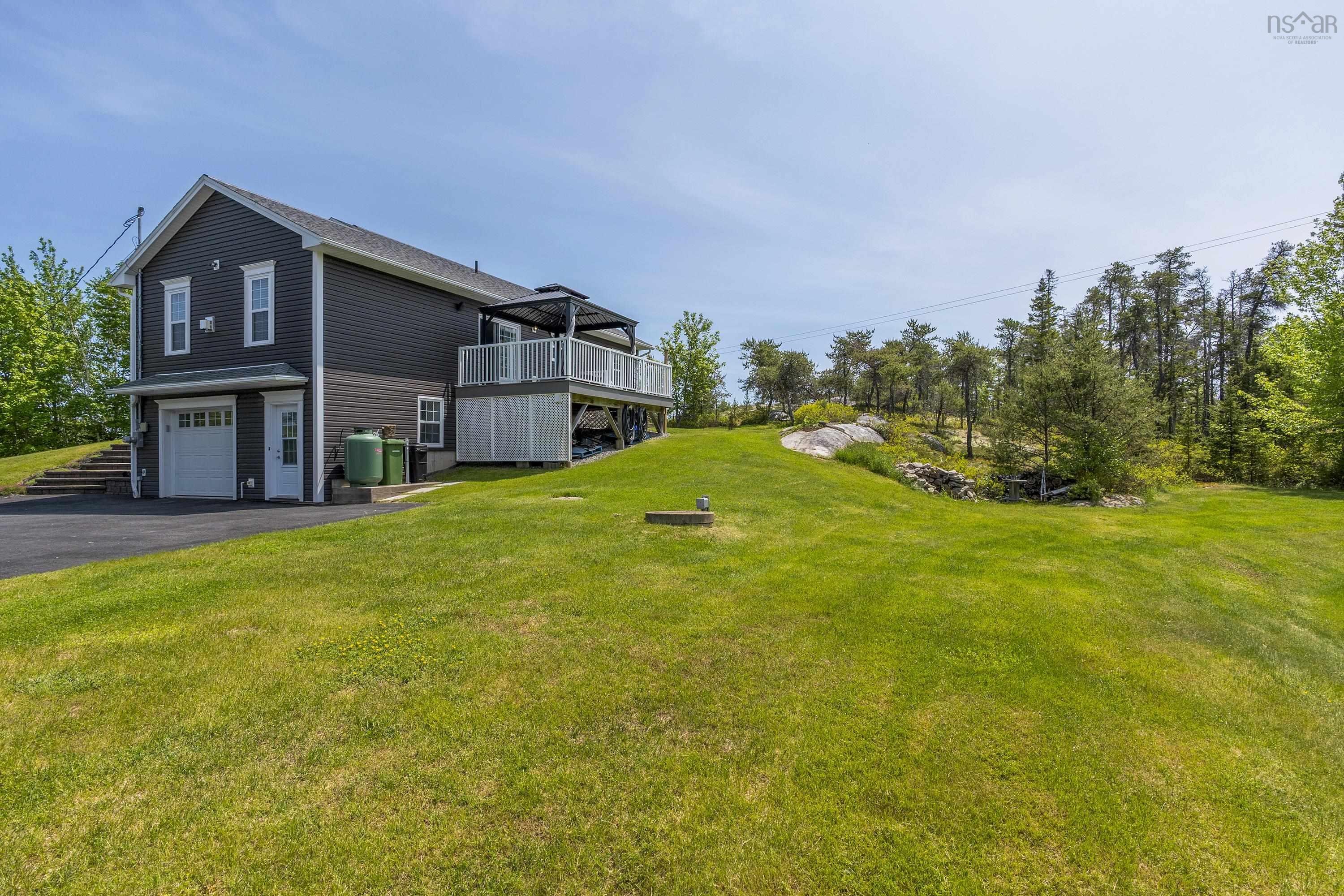 40 Sutherland Drive photo #27