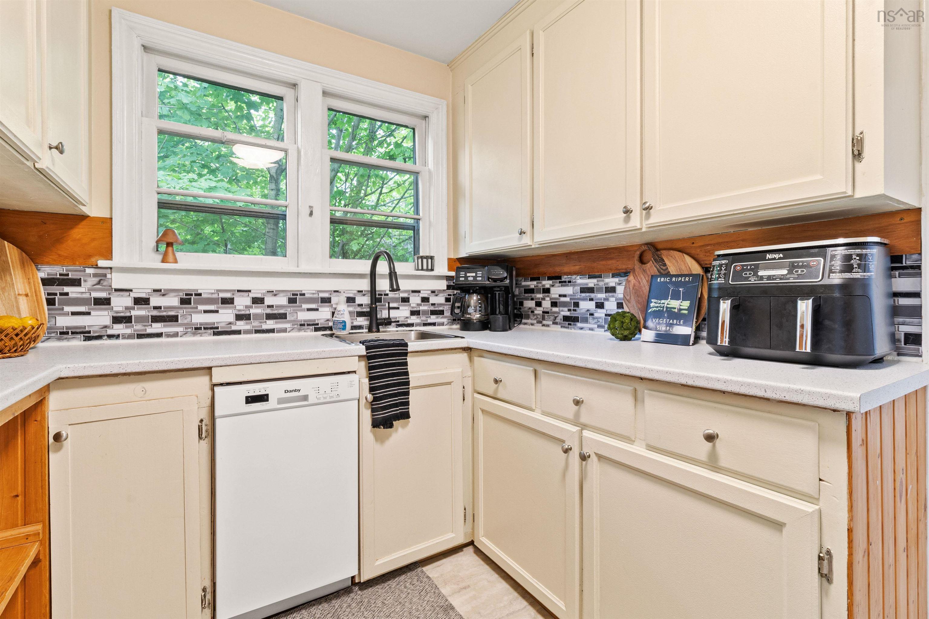 412 Portland Street photo #11