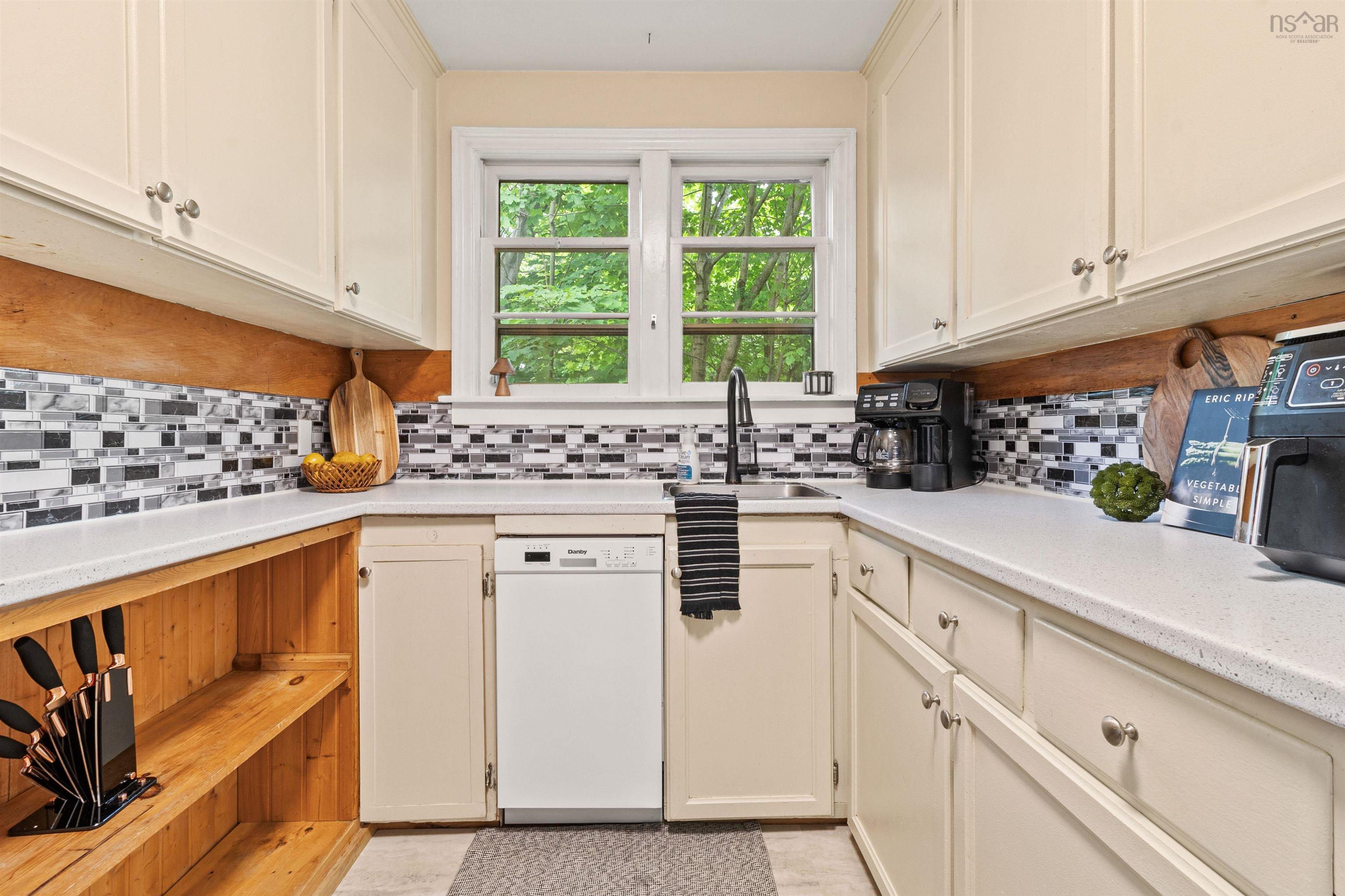 412 Portland Street photo #12