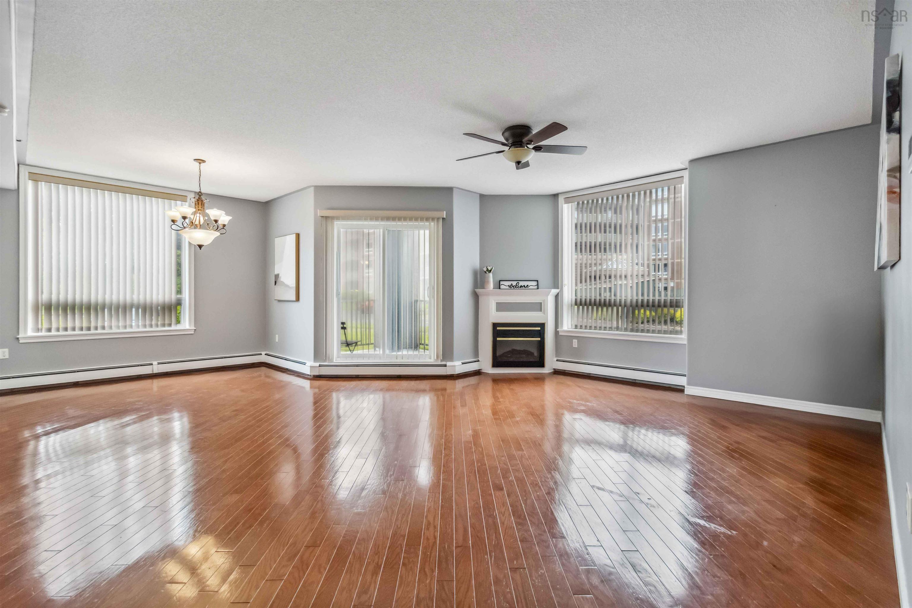 102 10 Regency Park Drive photo #13