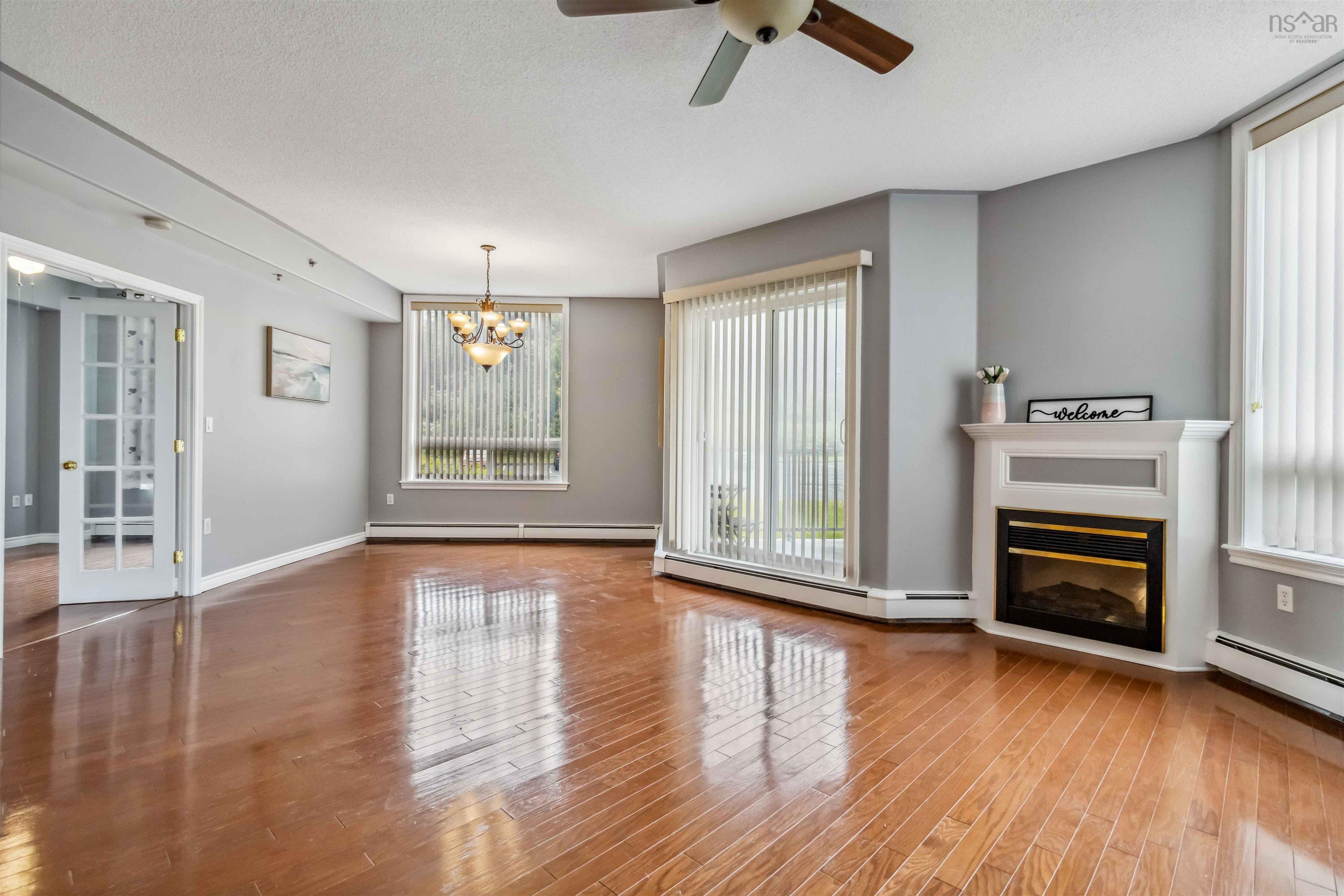 102 10 Regency Park Drive photo #15