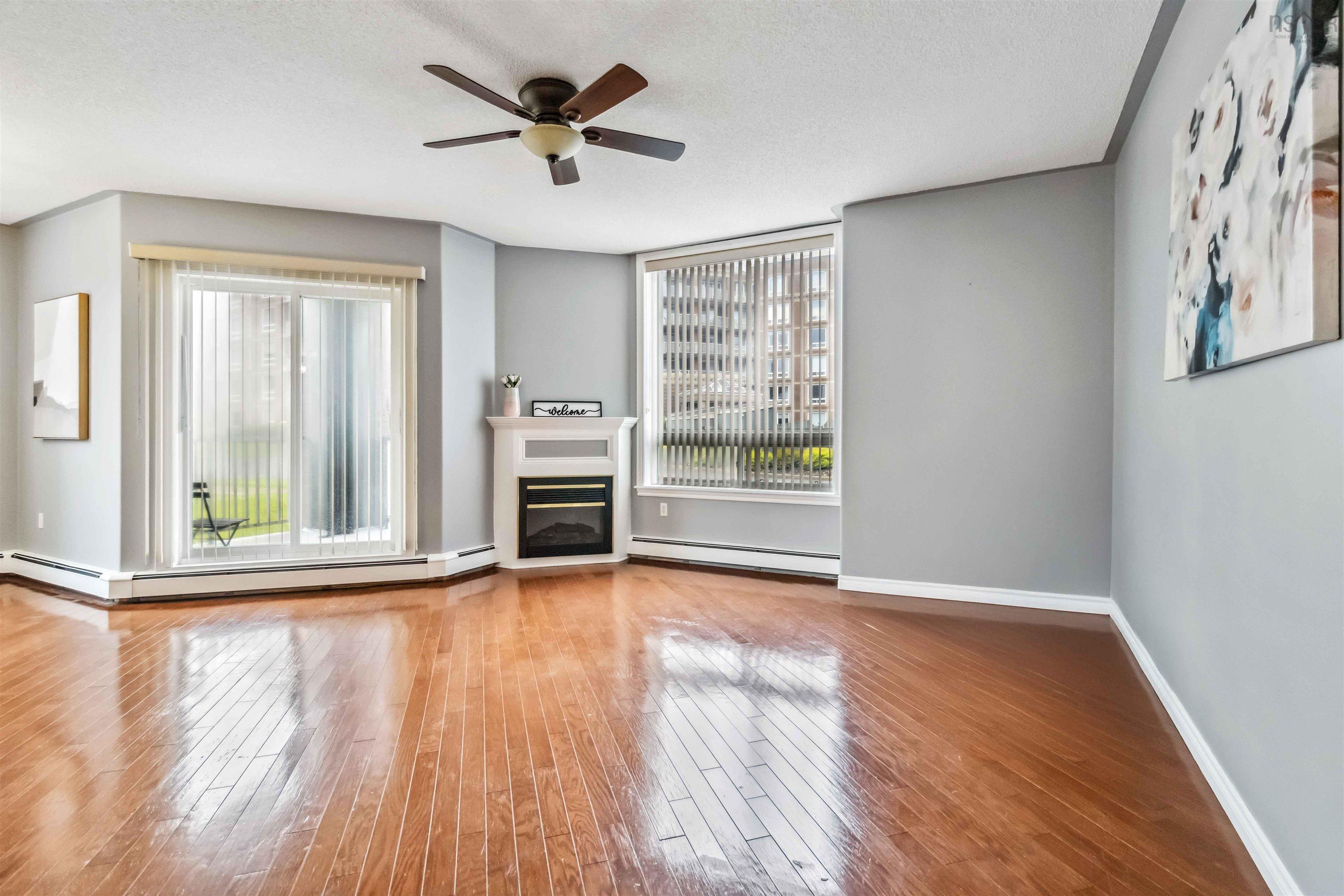 102 10 Regency Park Drive photo #17