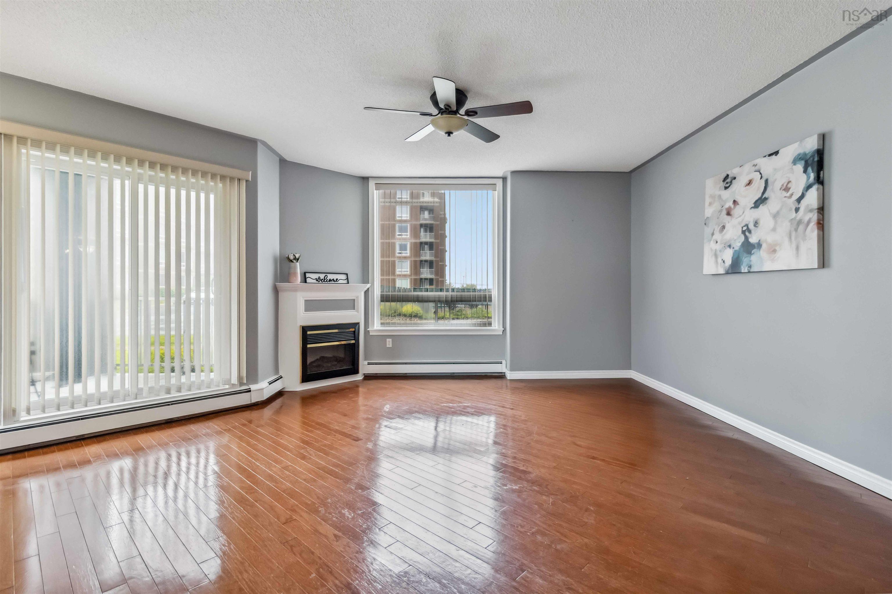 102 10 Regency Park Drive photo #19