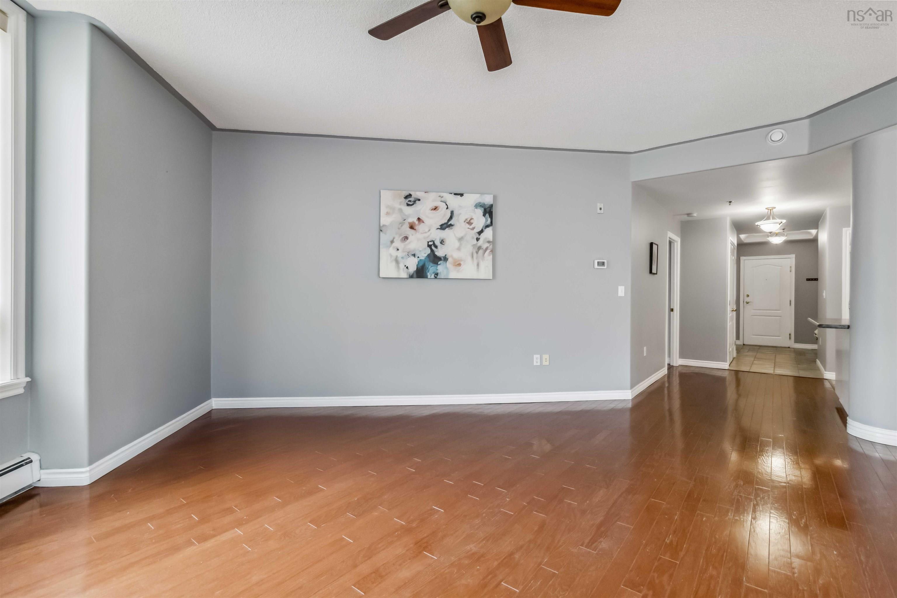 102 10 Regency Park Drive photo #21