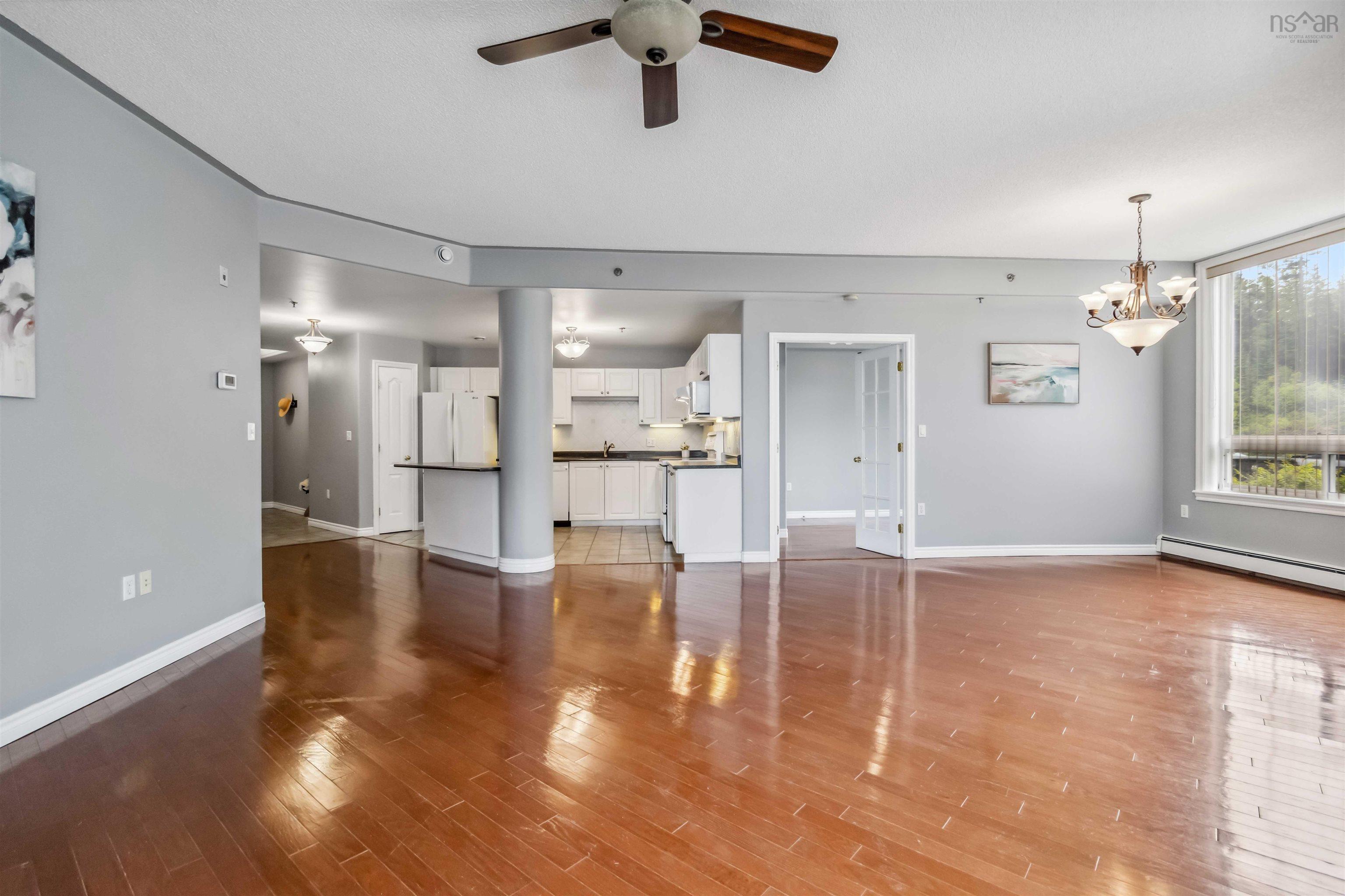 102 10 Regency Park Drive photo #22