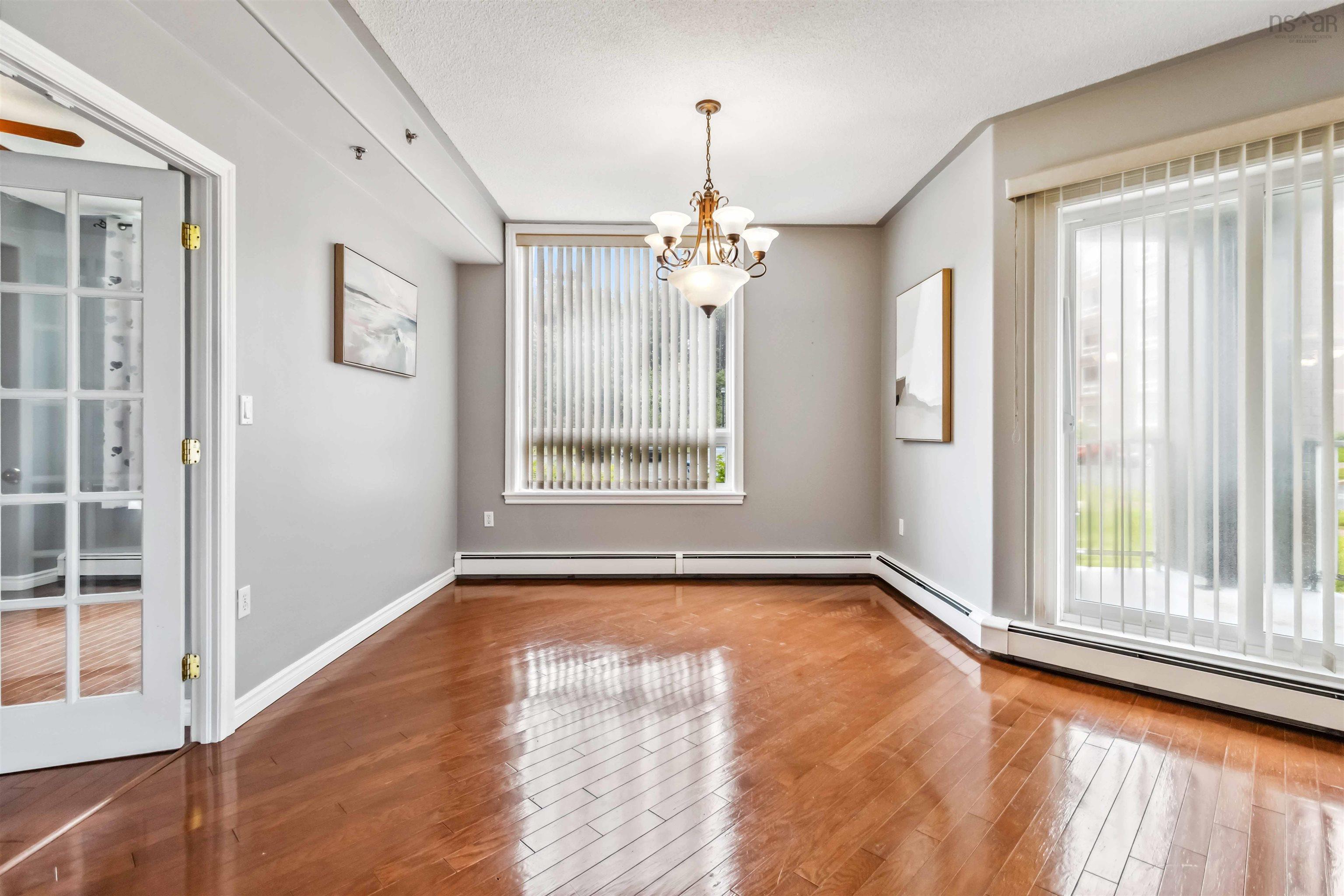 102 10 Regency Park Drive photo #24