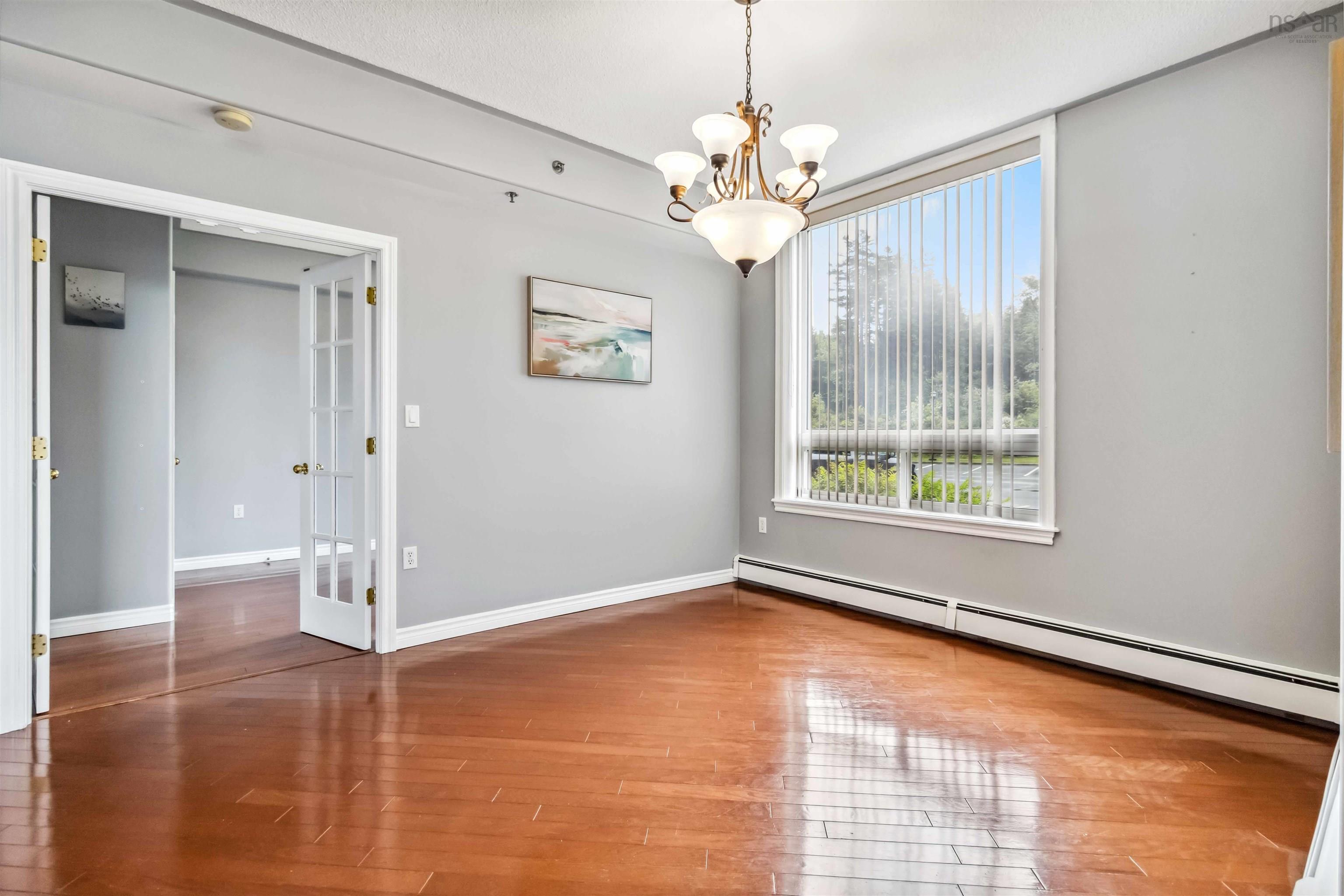 102 10 Regency Park Drive photo #25