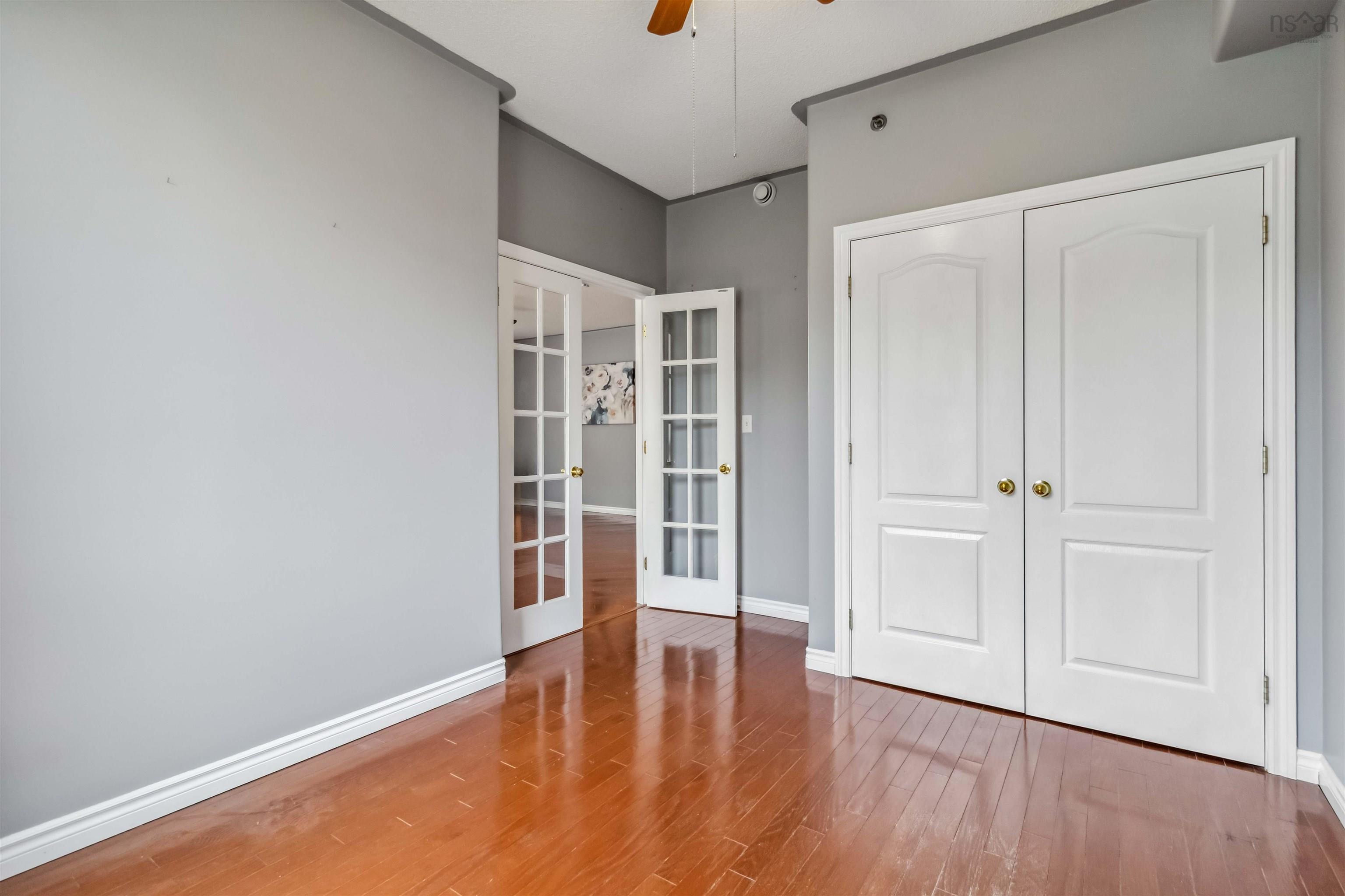 102 10 Regency Park Drive photo #28