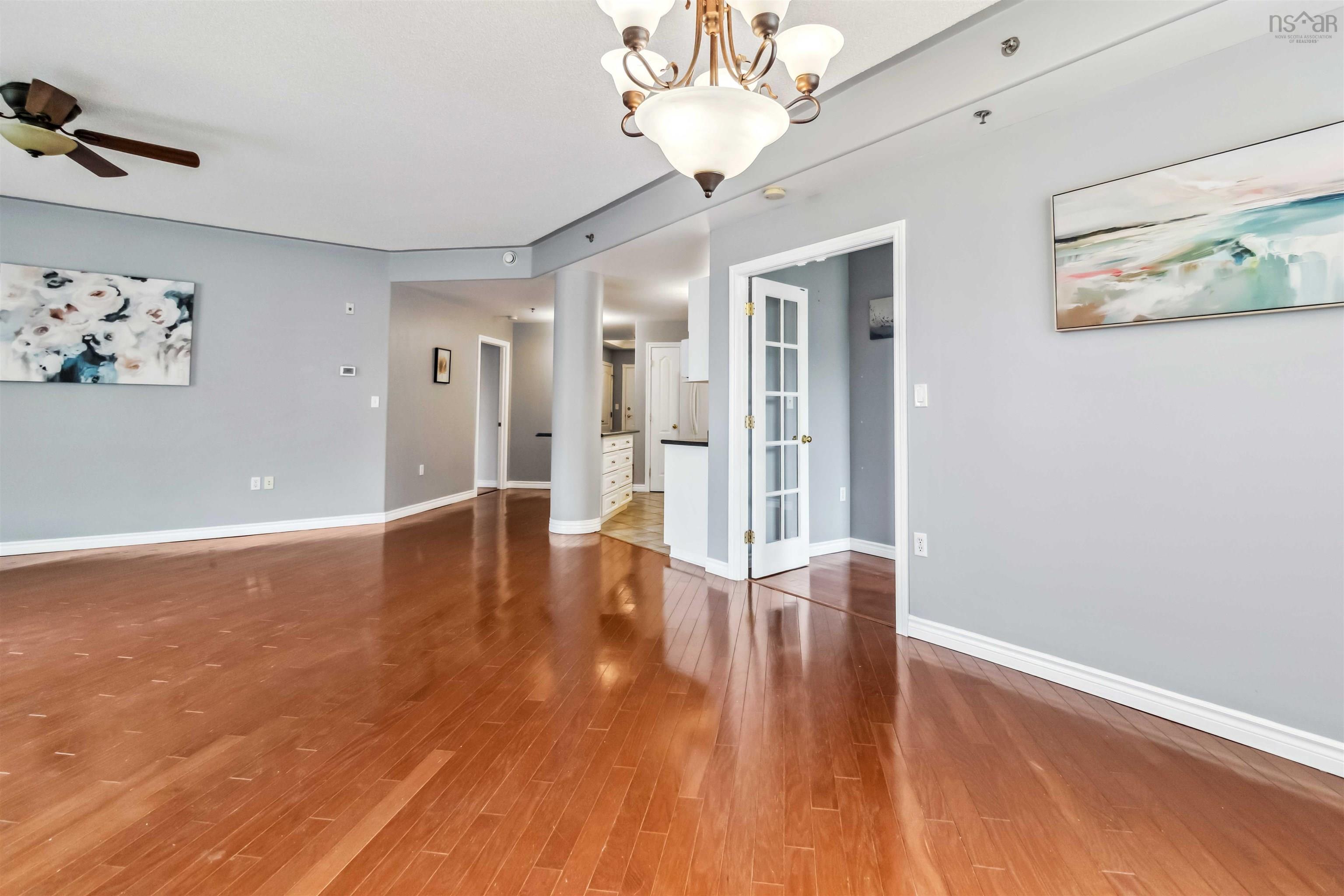 102 10 Regency Park Drive photo #29