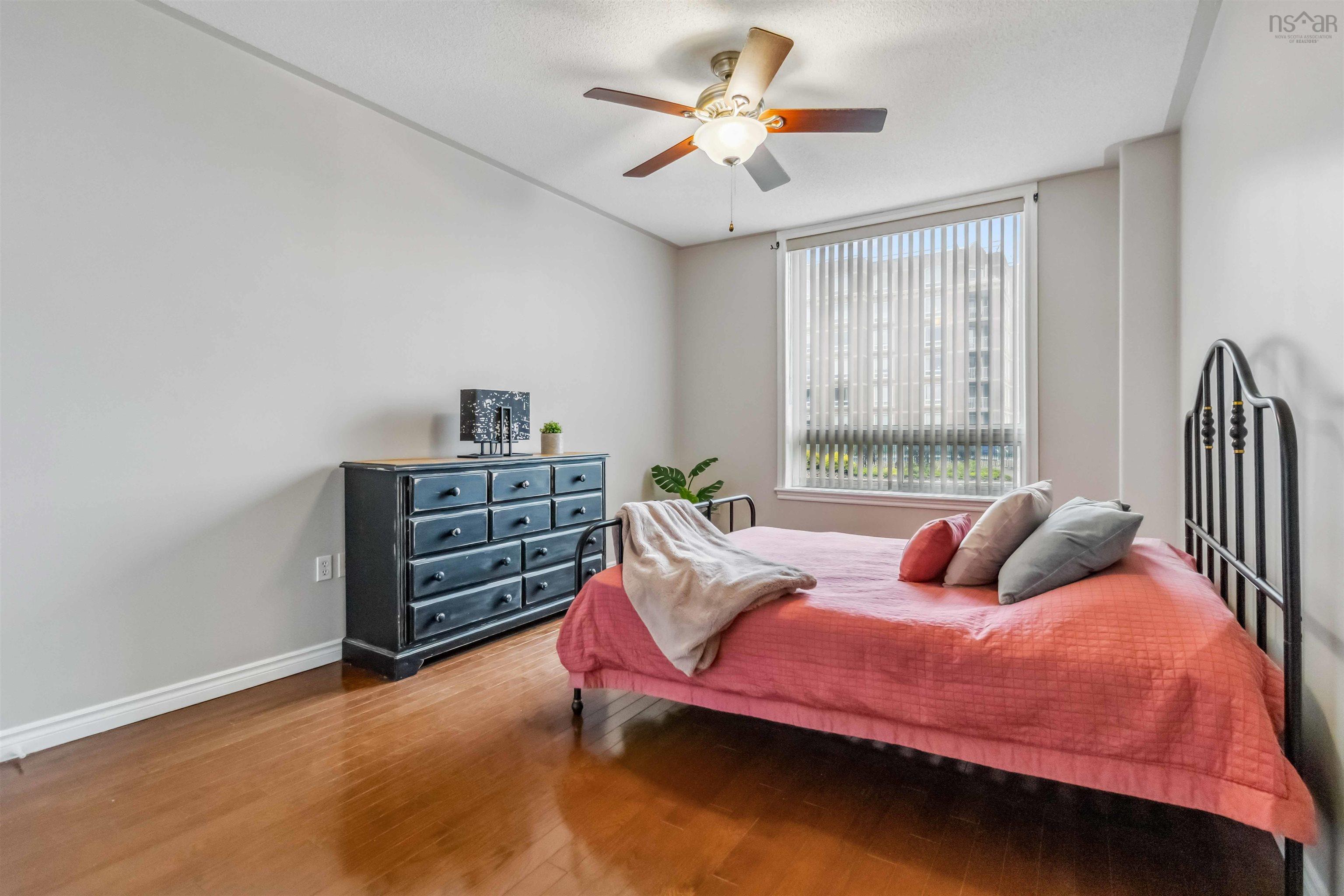 102 10 Regency Park Drive photo #38