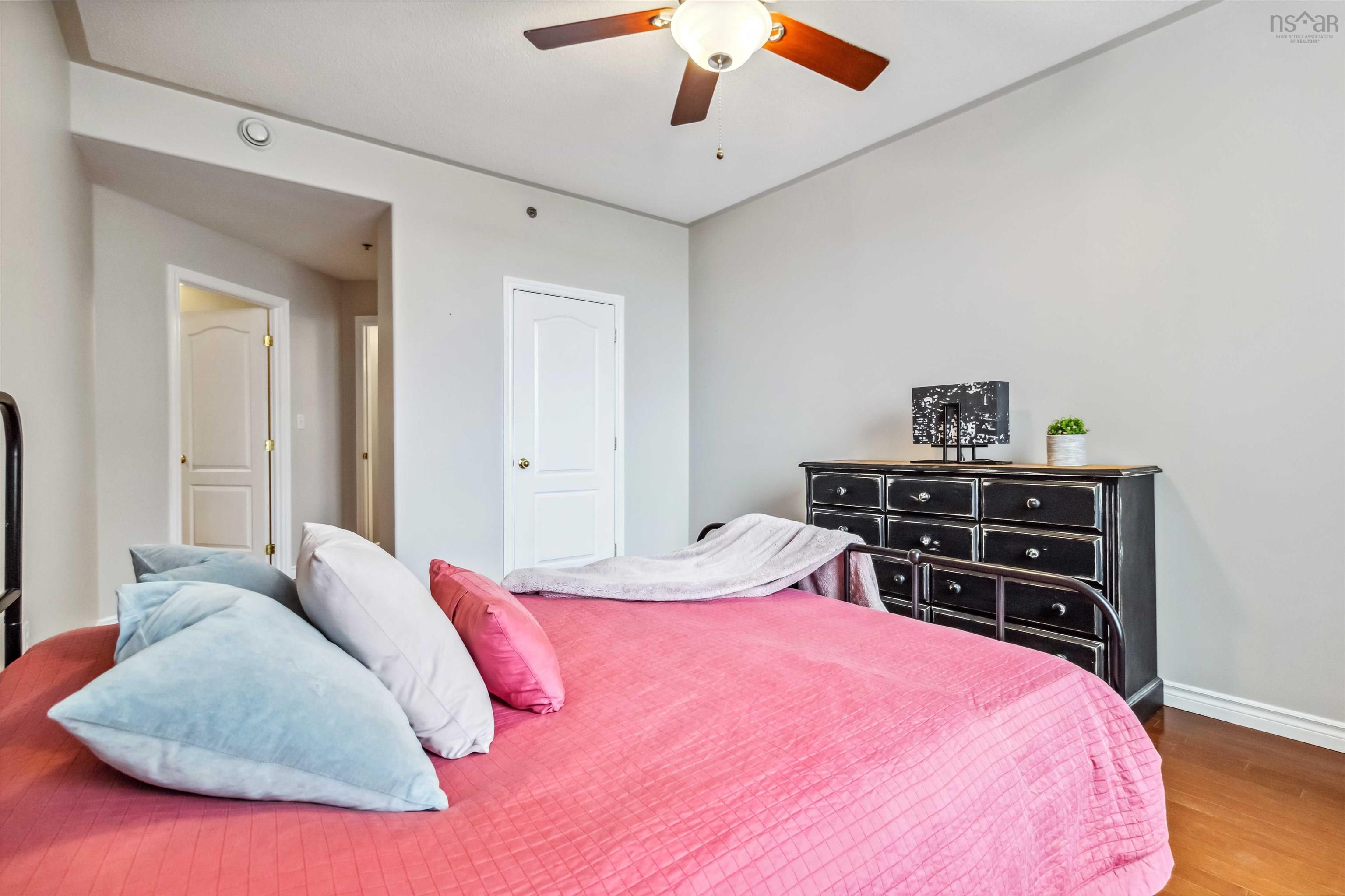 102 10 Regency Park Drive photo #39