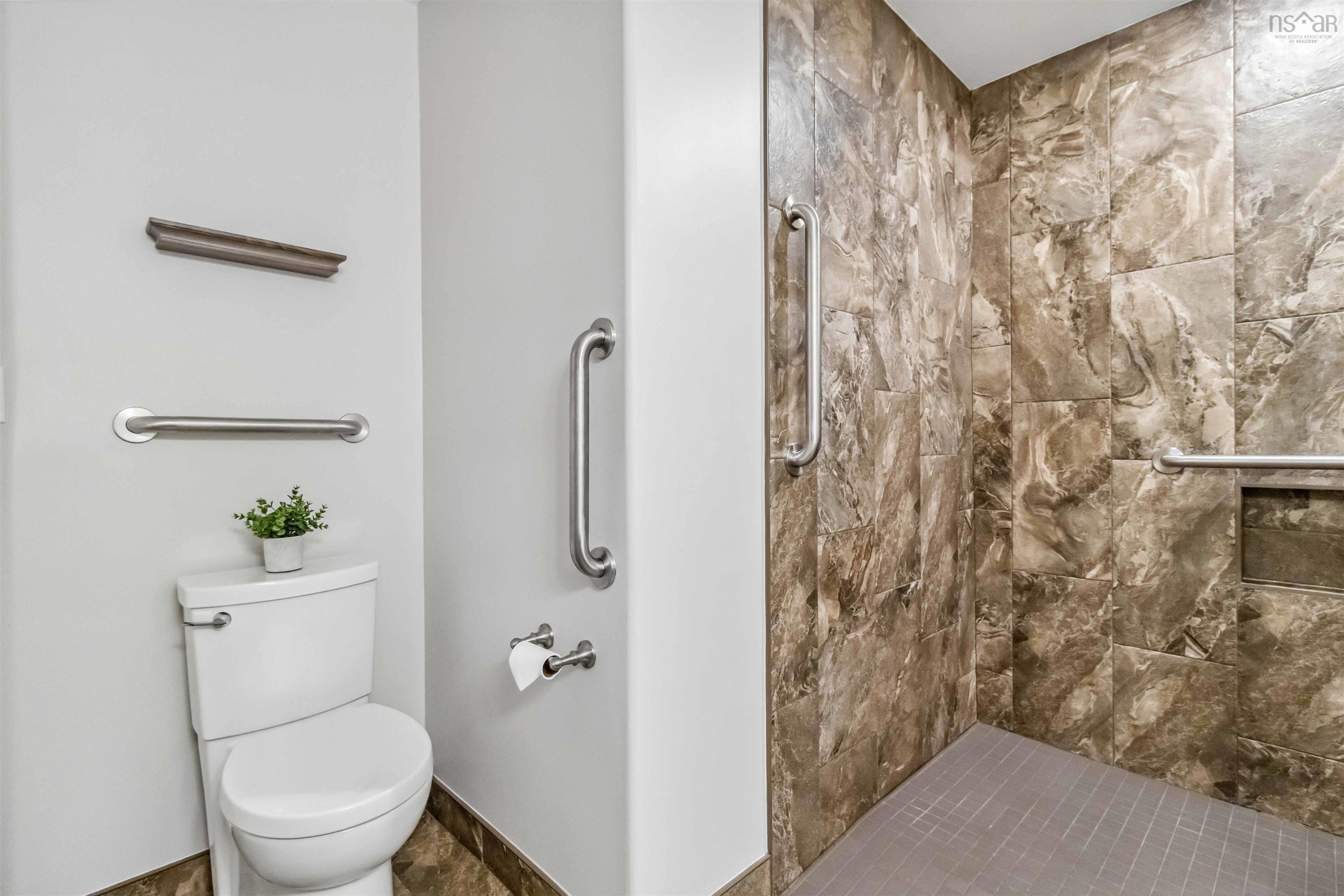 102 10 Regency Park Drive photo #45