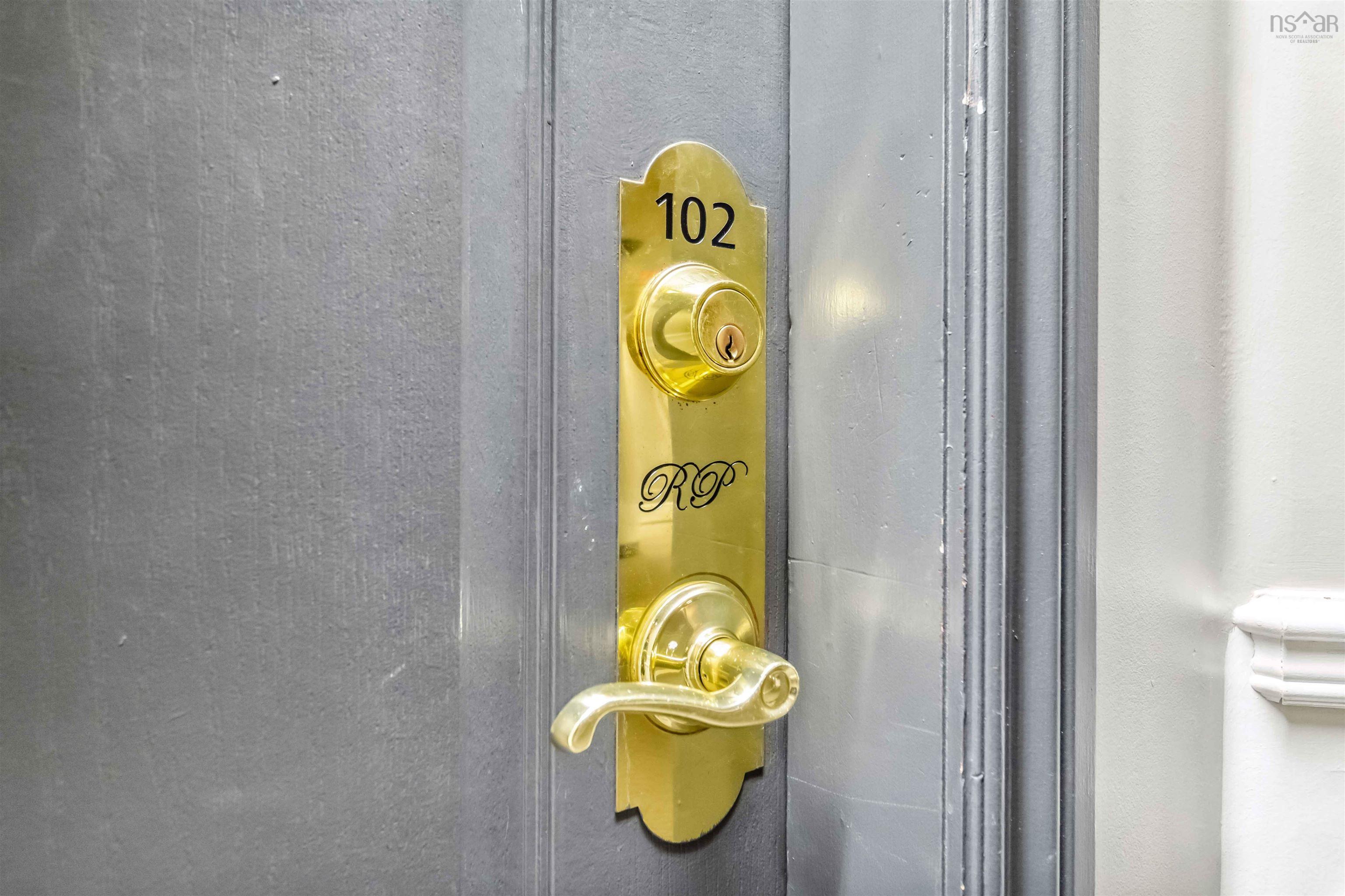 102 10 Regency Park Drive photo #6