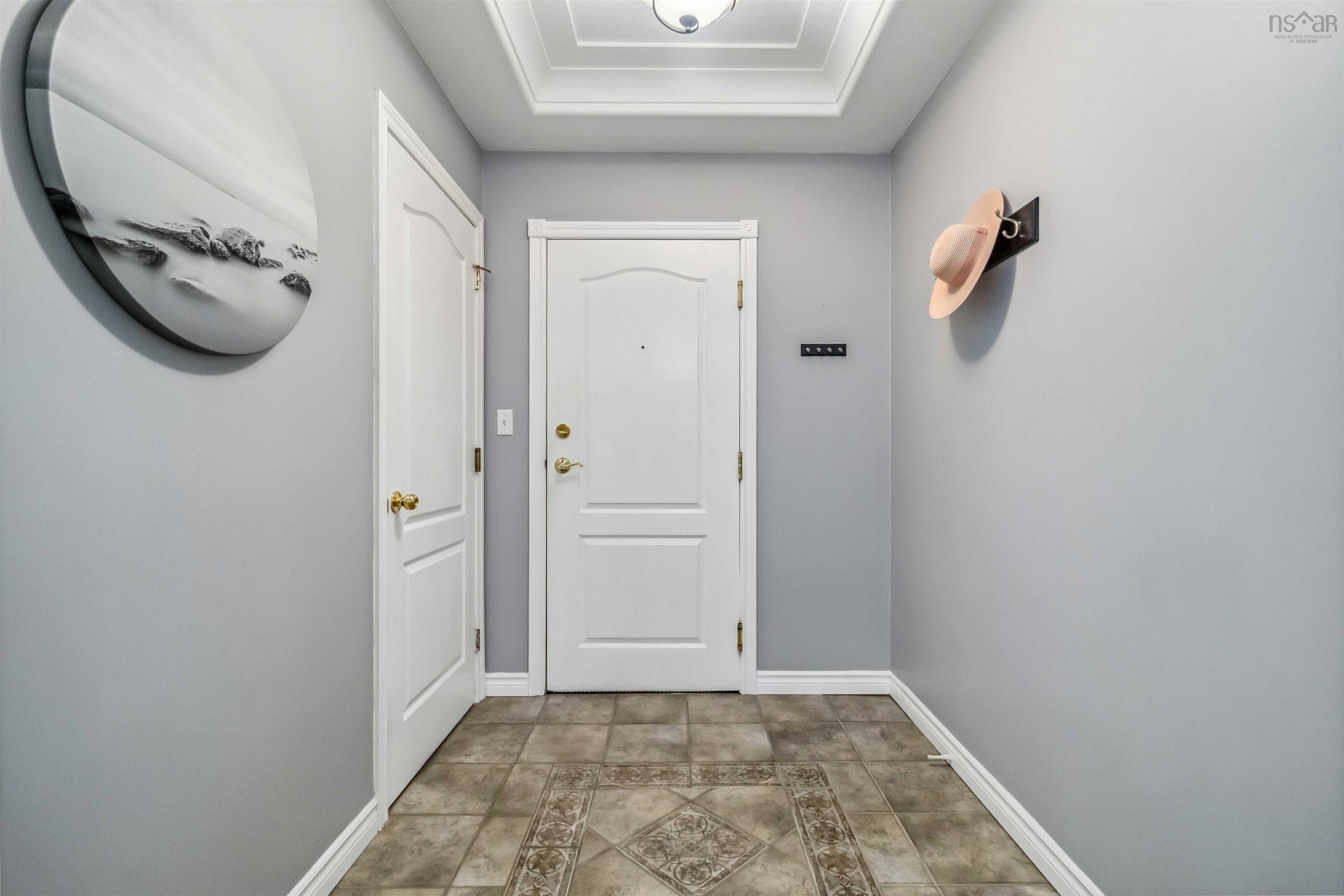 102 10 Regency Park Drive photo #8