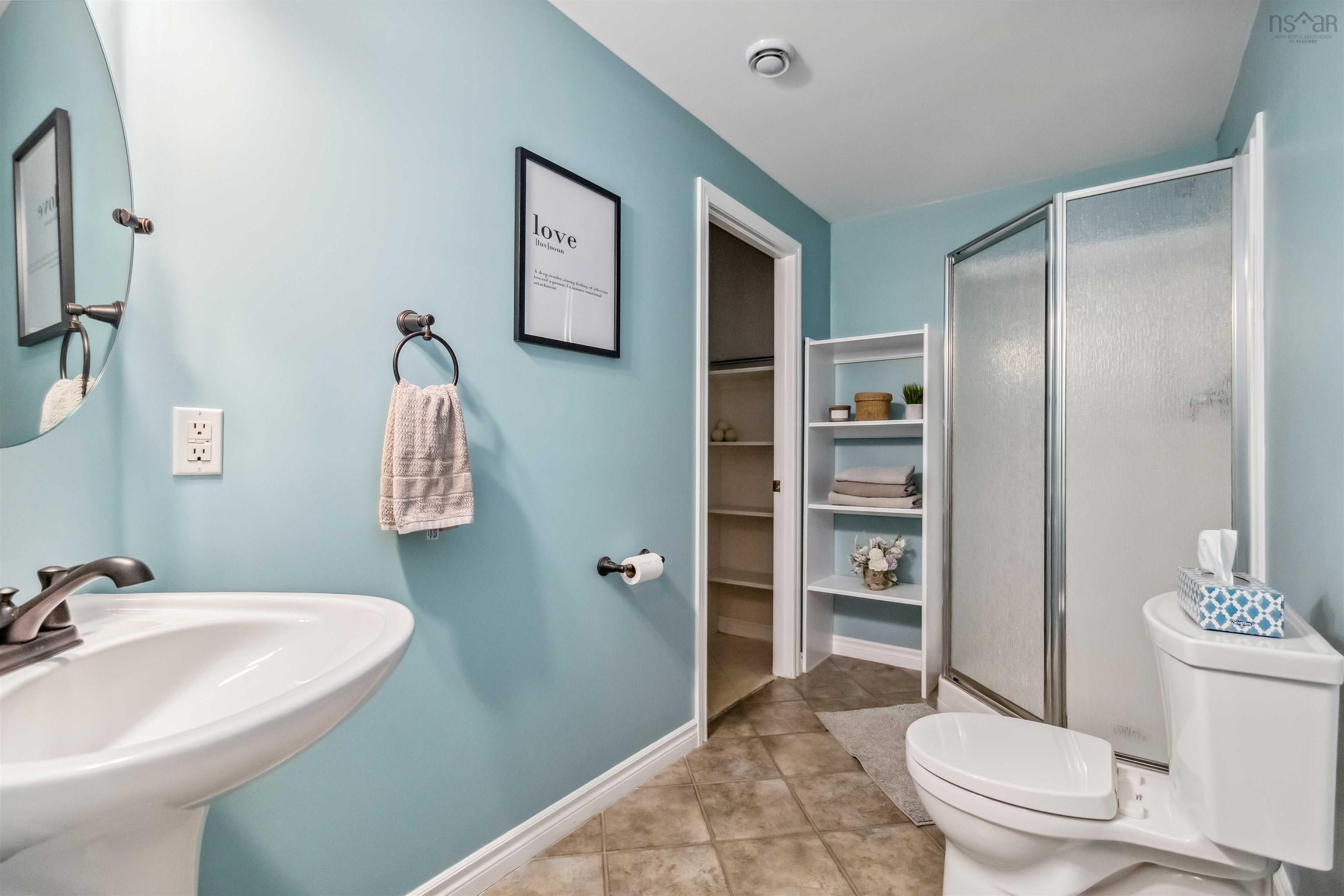 102 10 Regency Park Drive photo #10