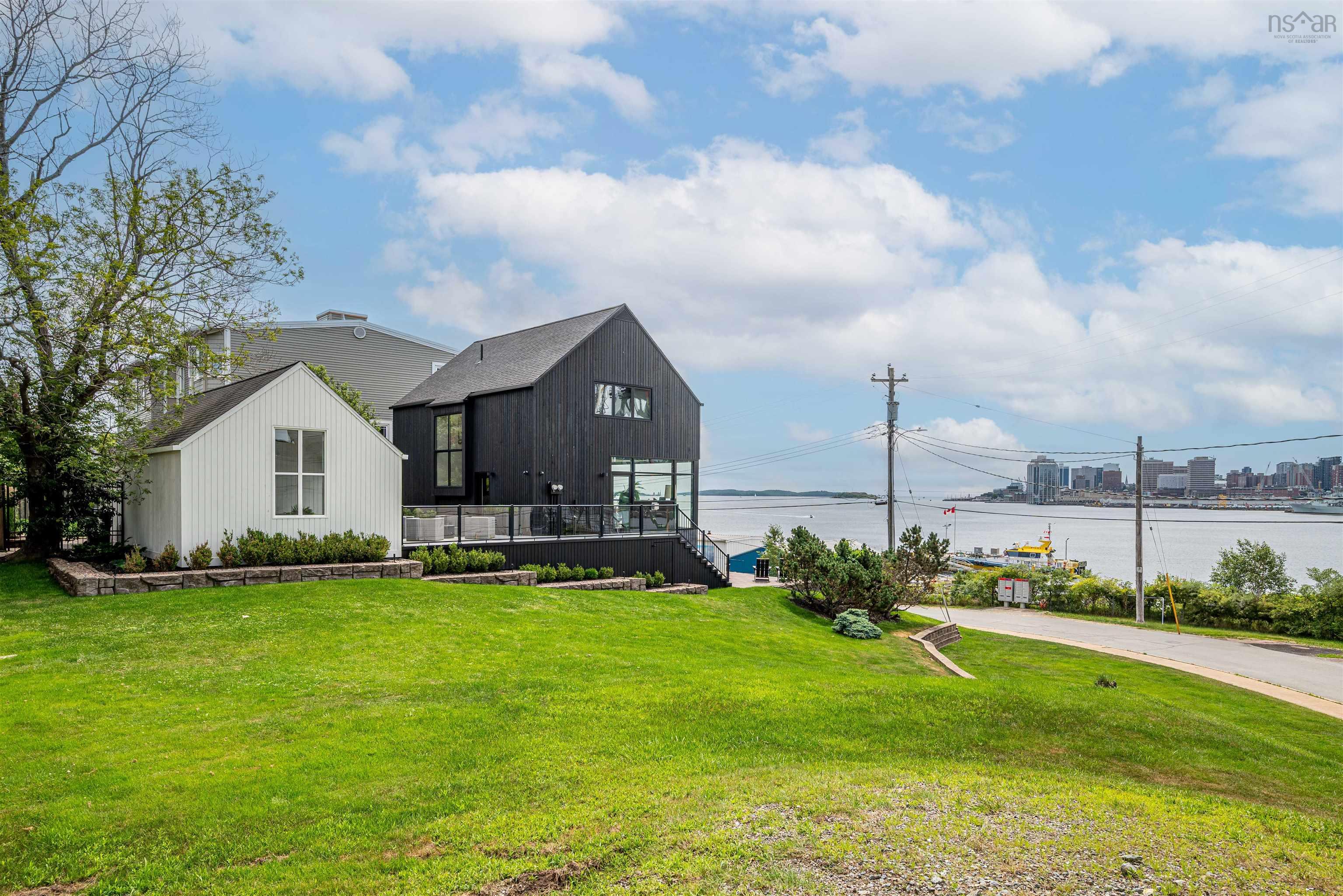 90 Shore Road photo #1
