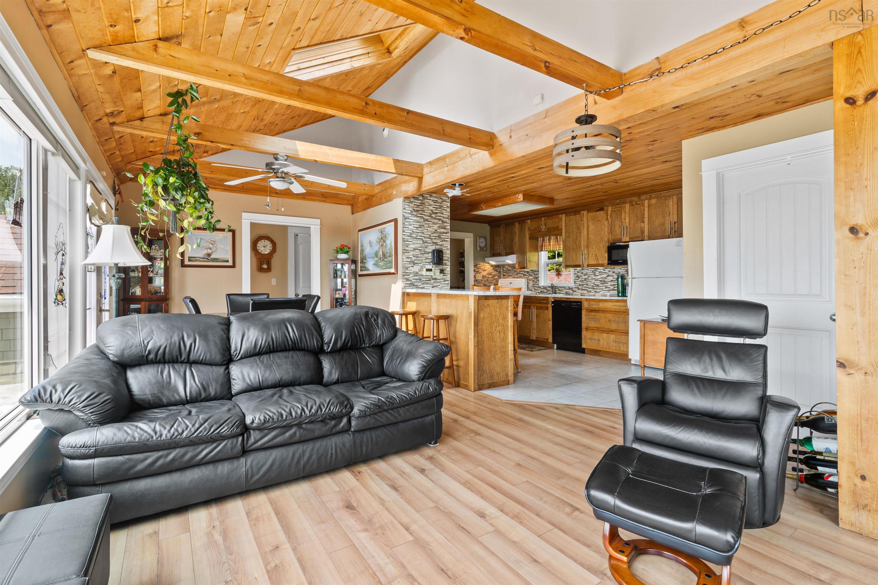 1900 Waverley Road photo #16