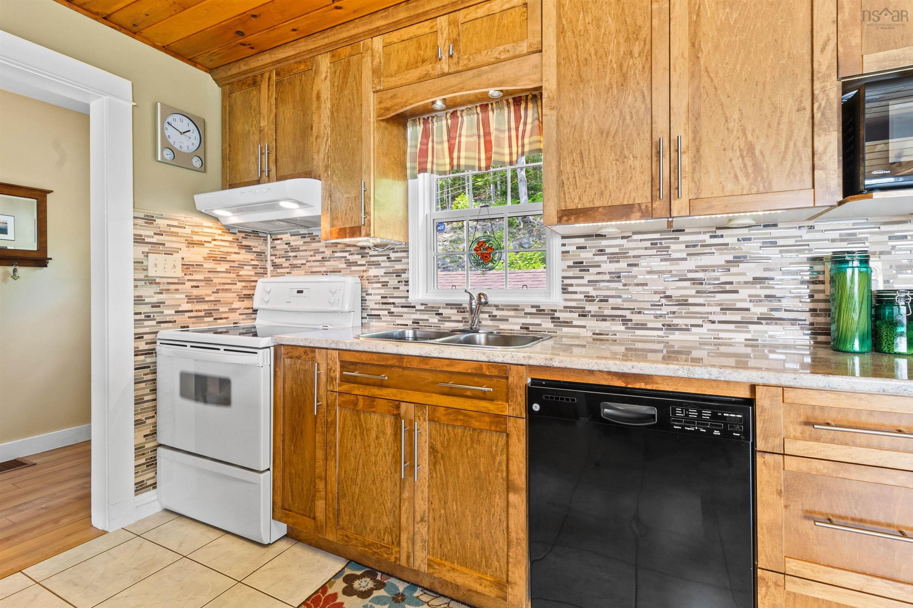 1900 Waverley Road photo #18