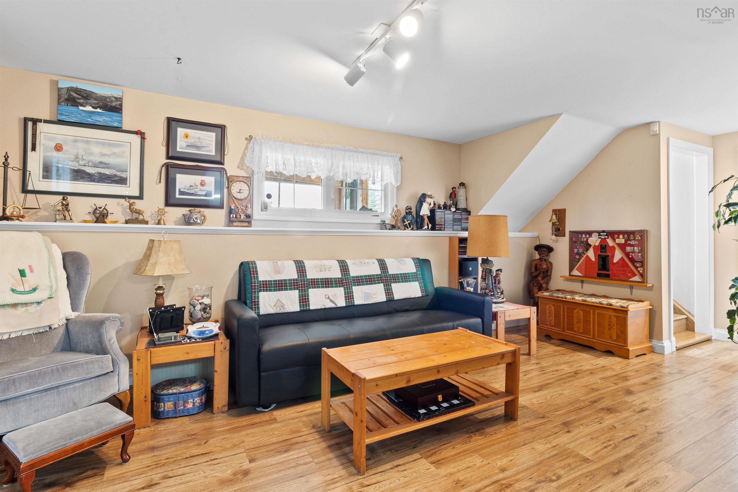 1900 Waverley Road photo #30