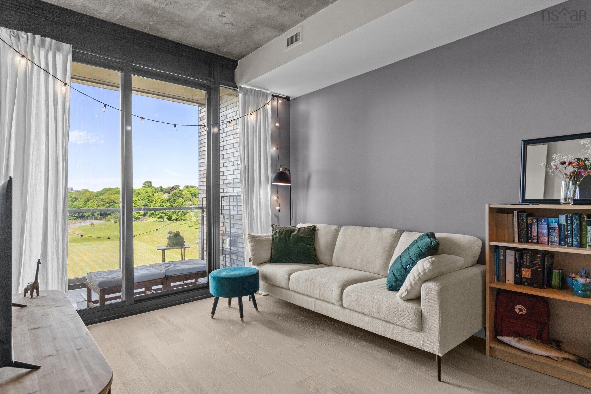 618 1048 Wellington Street photo #2