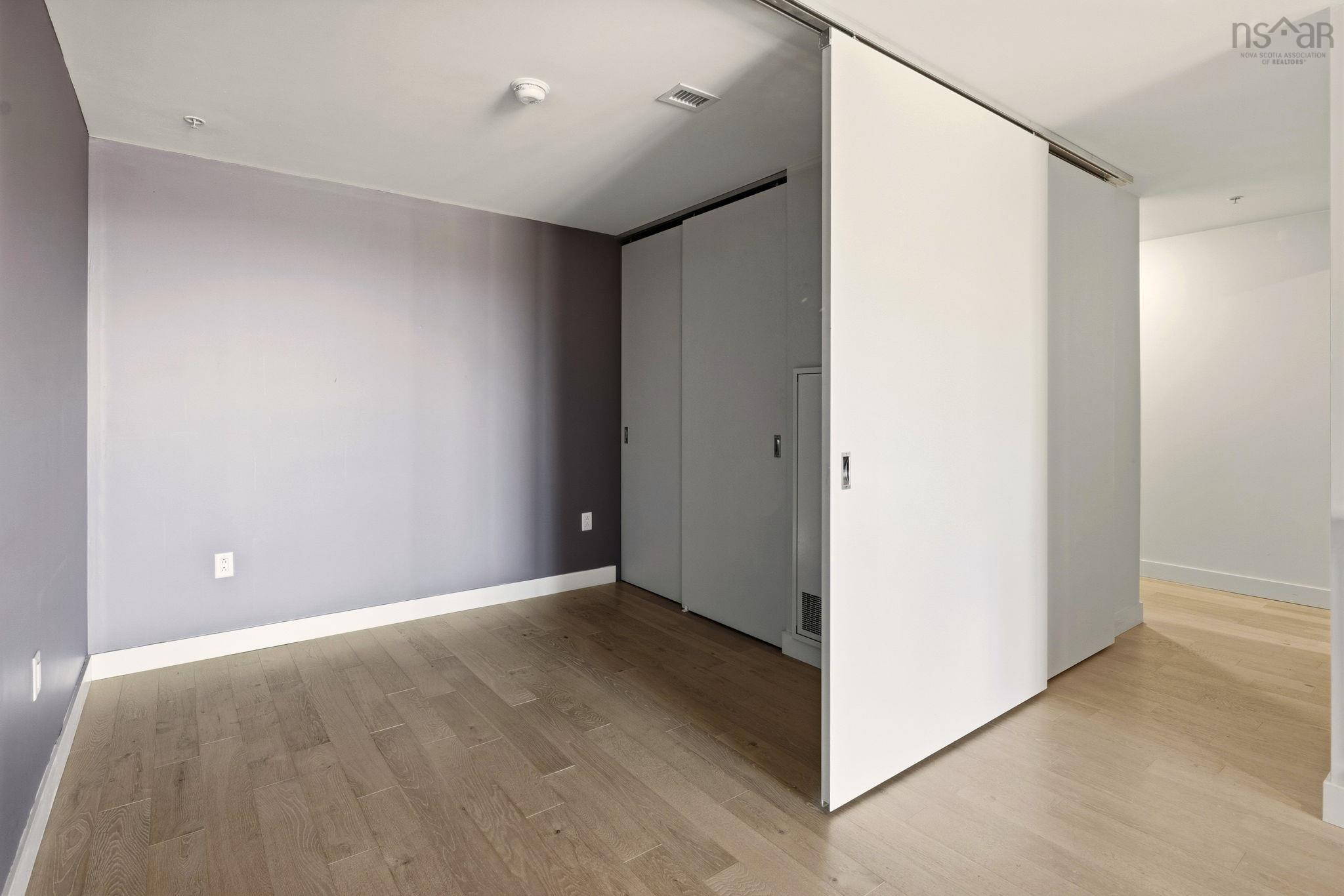 618 1048 Wellington Street photo #11