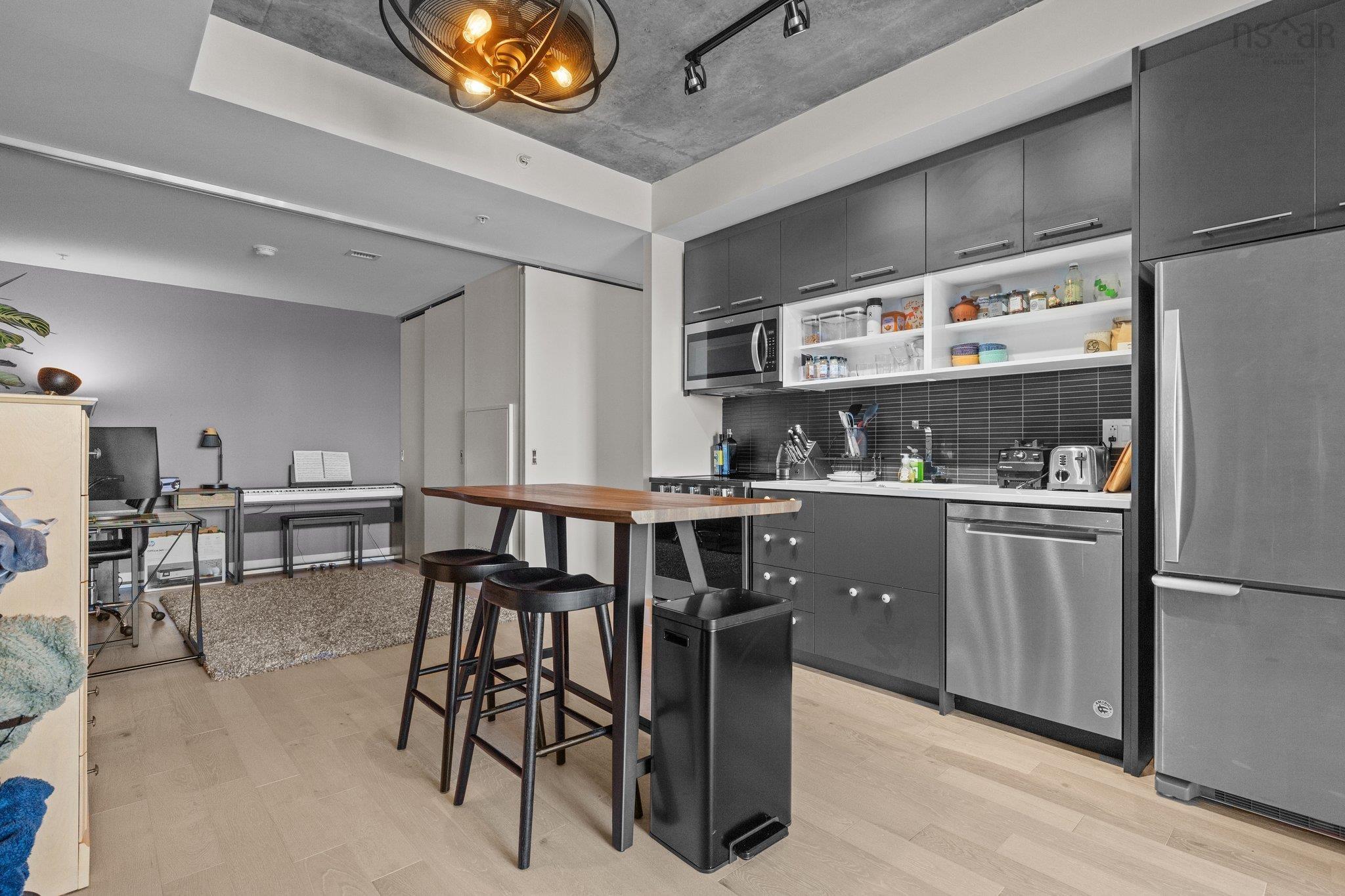 618 1048 Wellington Street photo #12