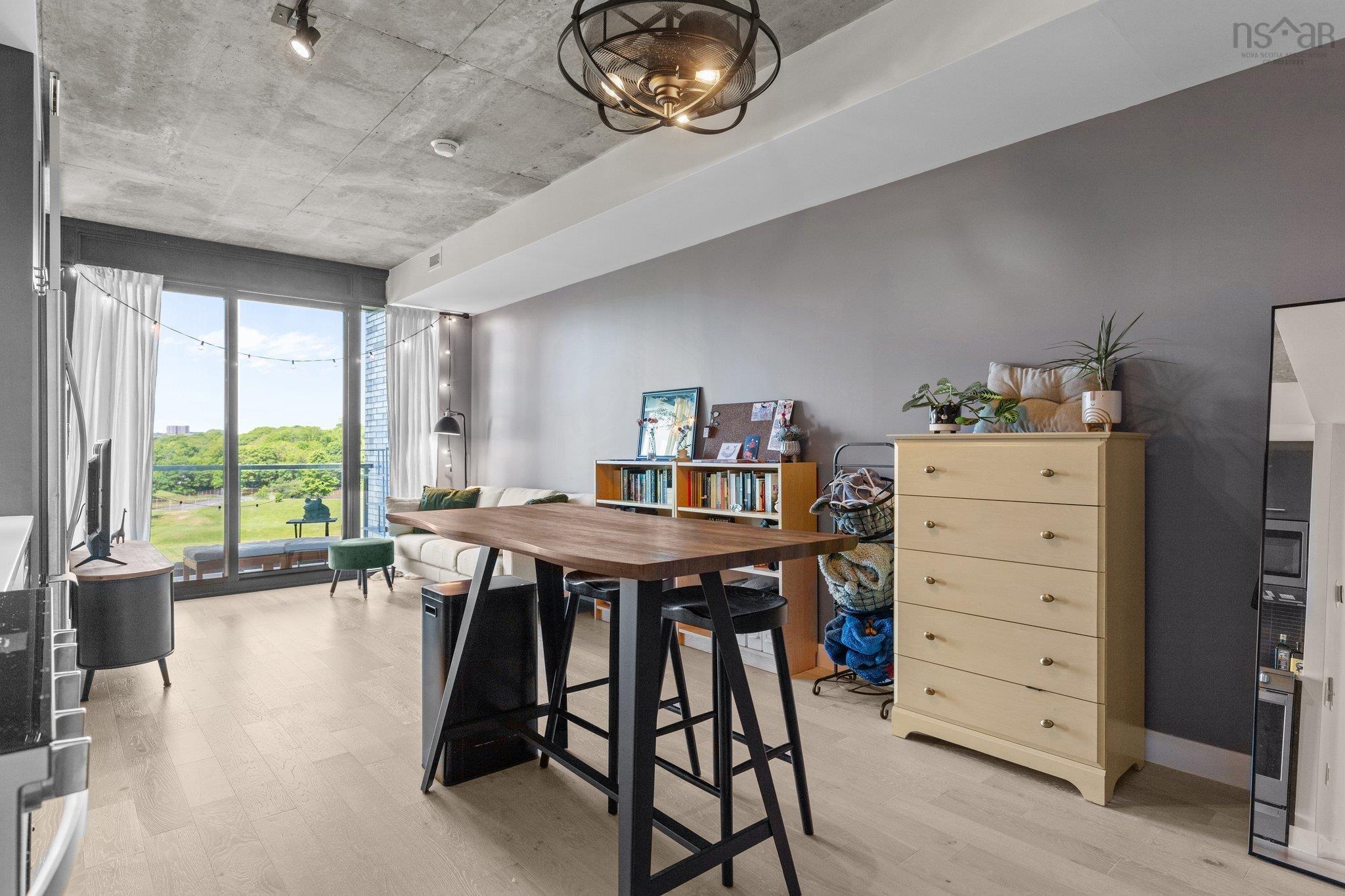 618 1048 Wellington Street photo #14