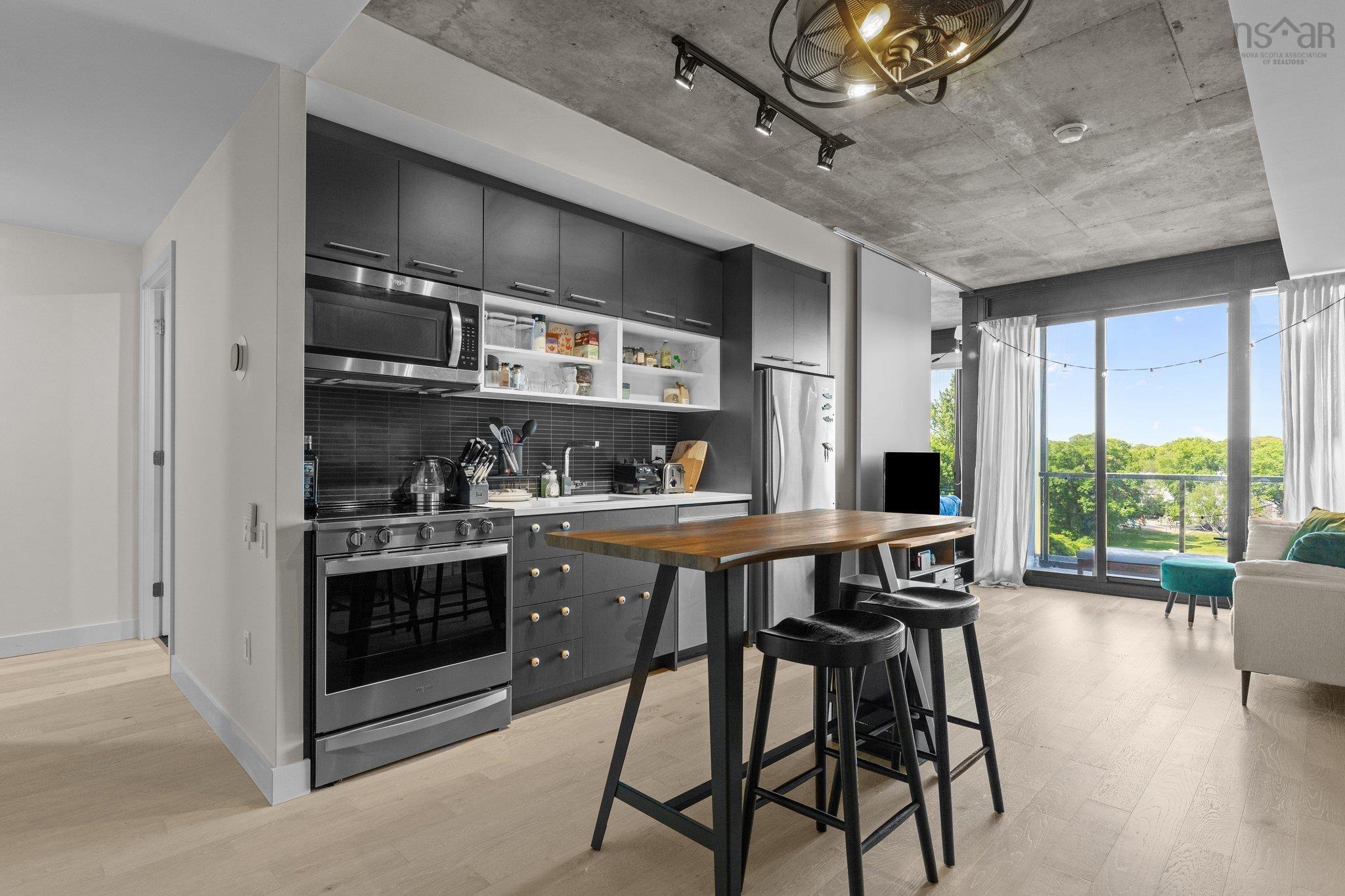 618 1048 Wellington Street photo #15