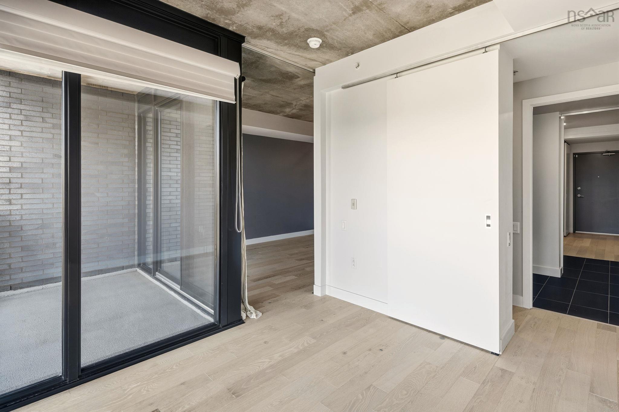 618 1048 Wellington Street photo #15