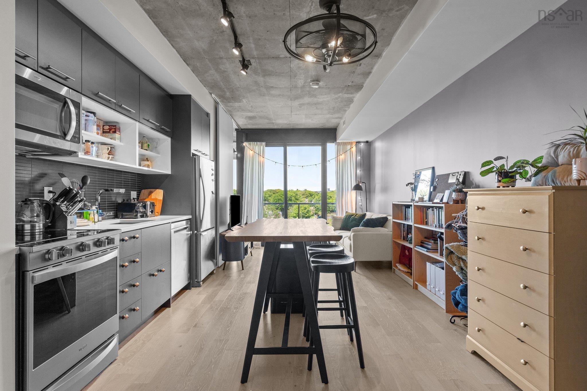 618 1048 Wellington Street photo #16