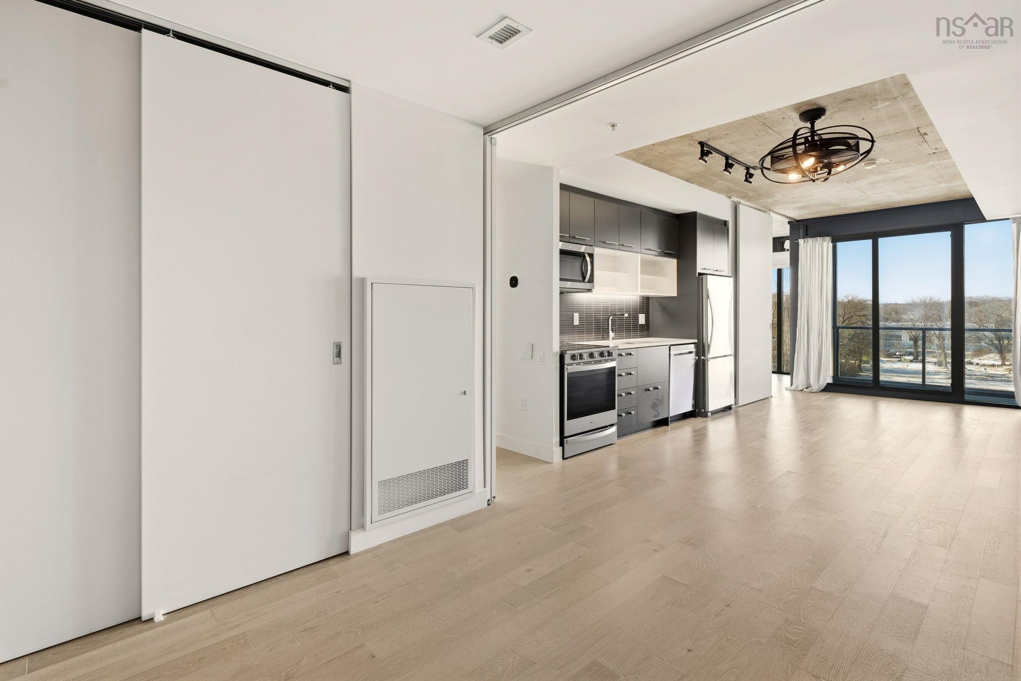 618 1048 Wellington Street photo #16