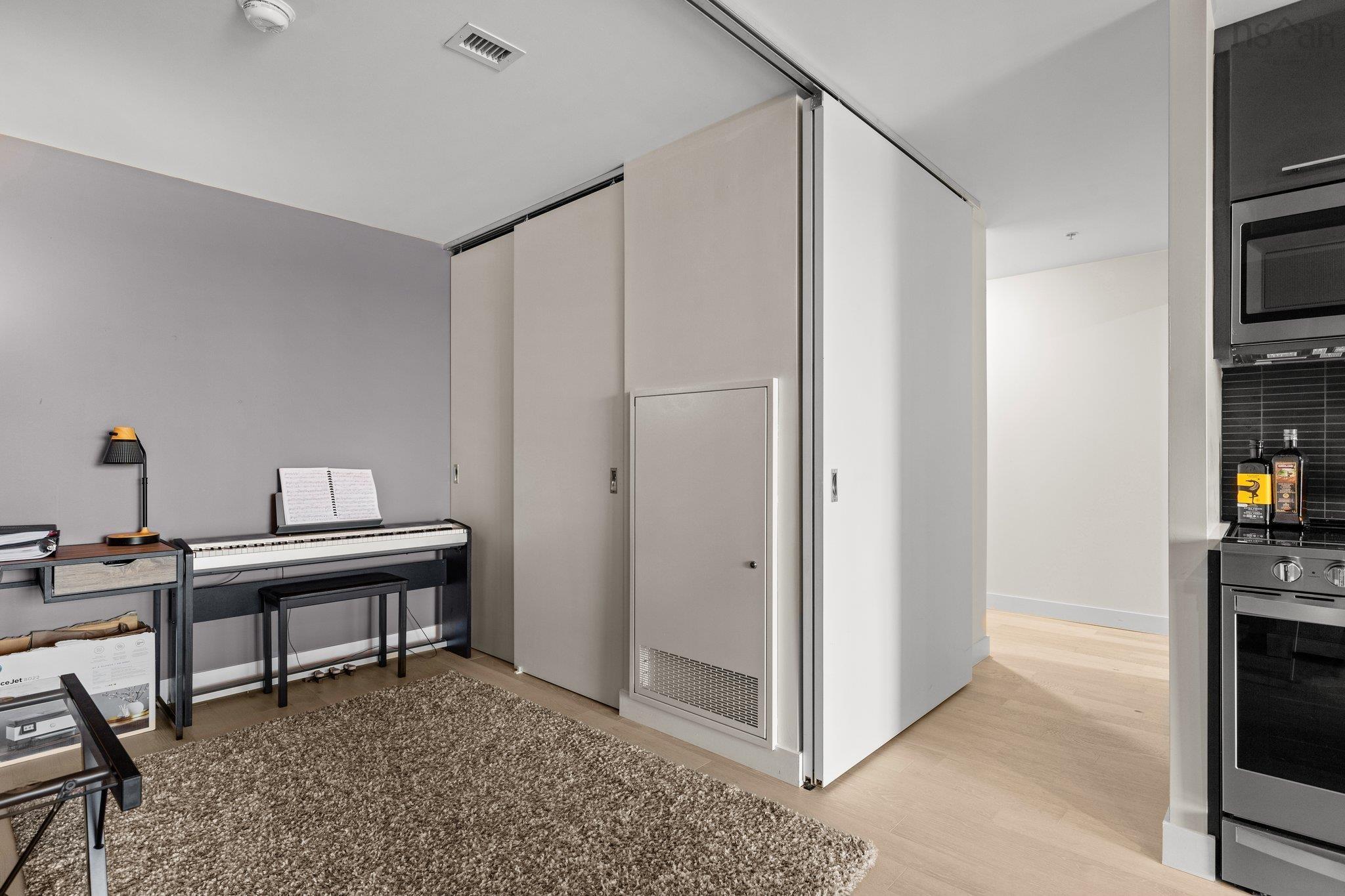 618 1048 Wellington Street photo #18