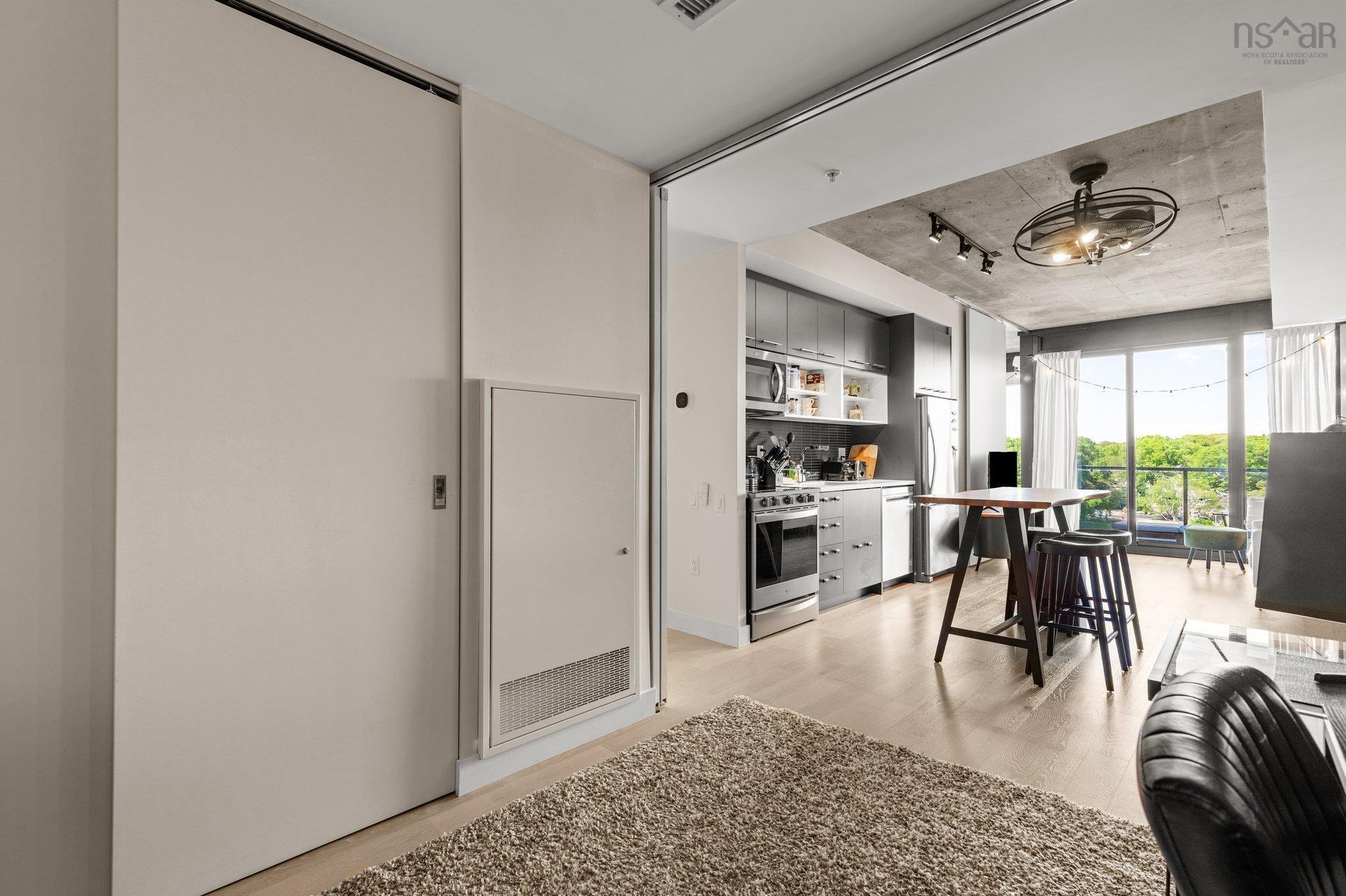 618 1048 Wellington Street photo #19