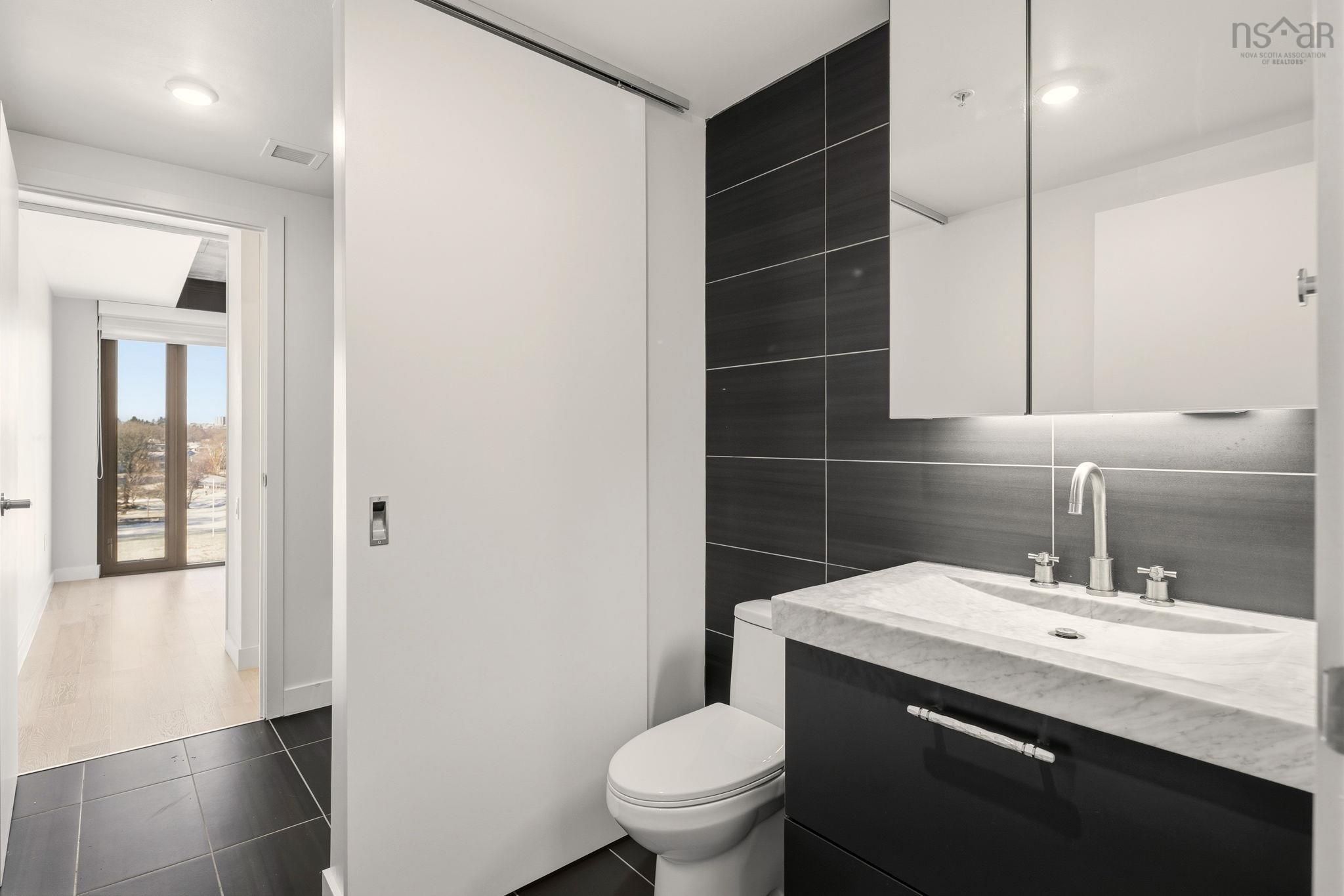 618 1048 Wellington Street photo #24