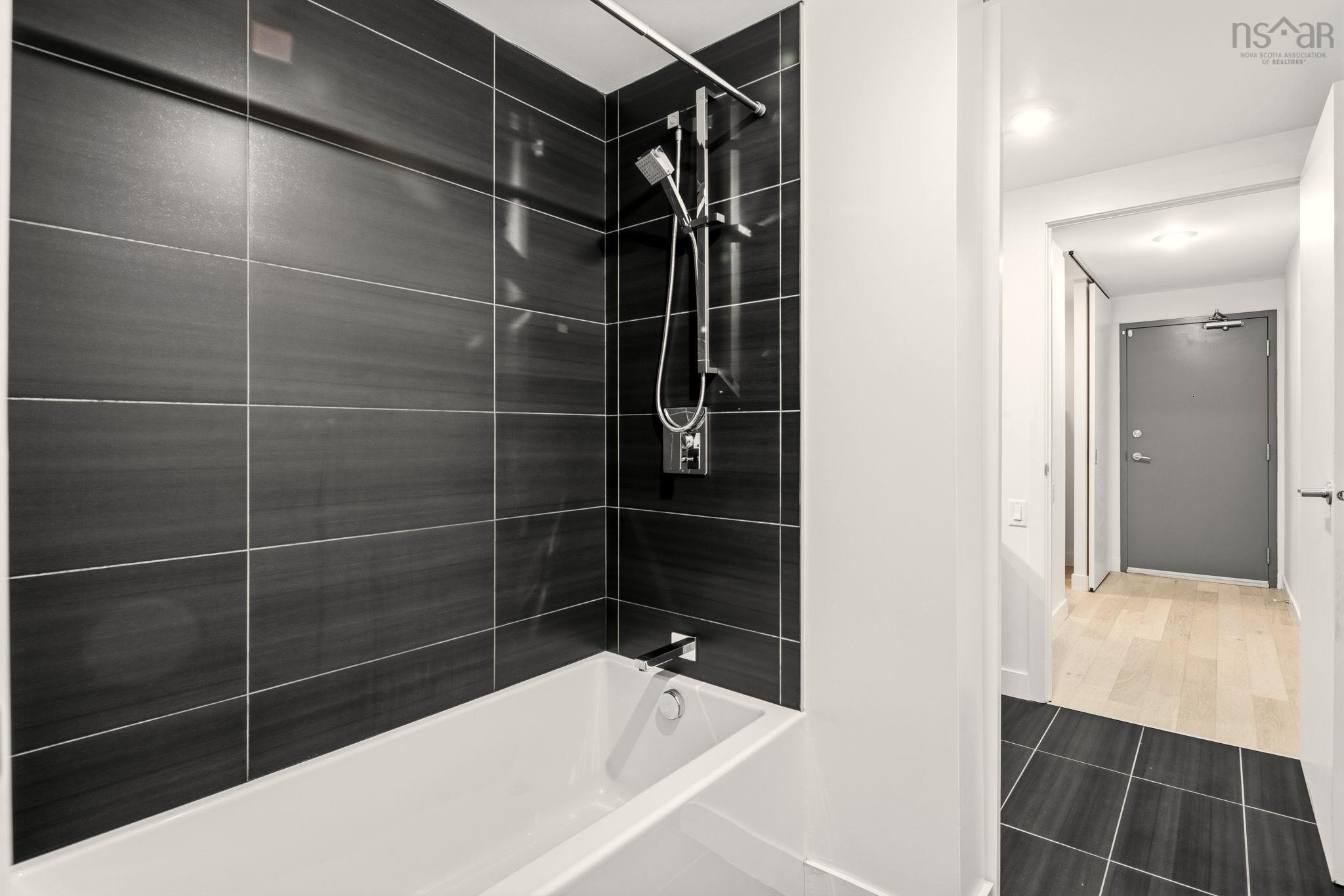 618 1048 Wellington Street photo #26