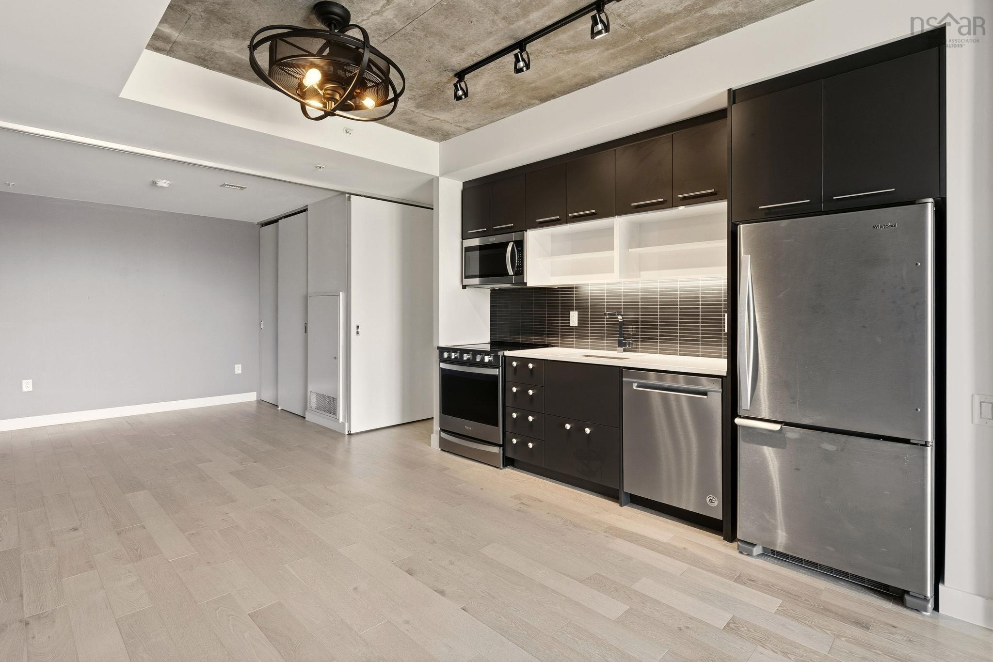 618 1048 Wellington Street photo #4