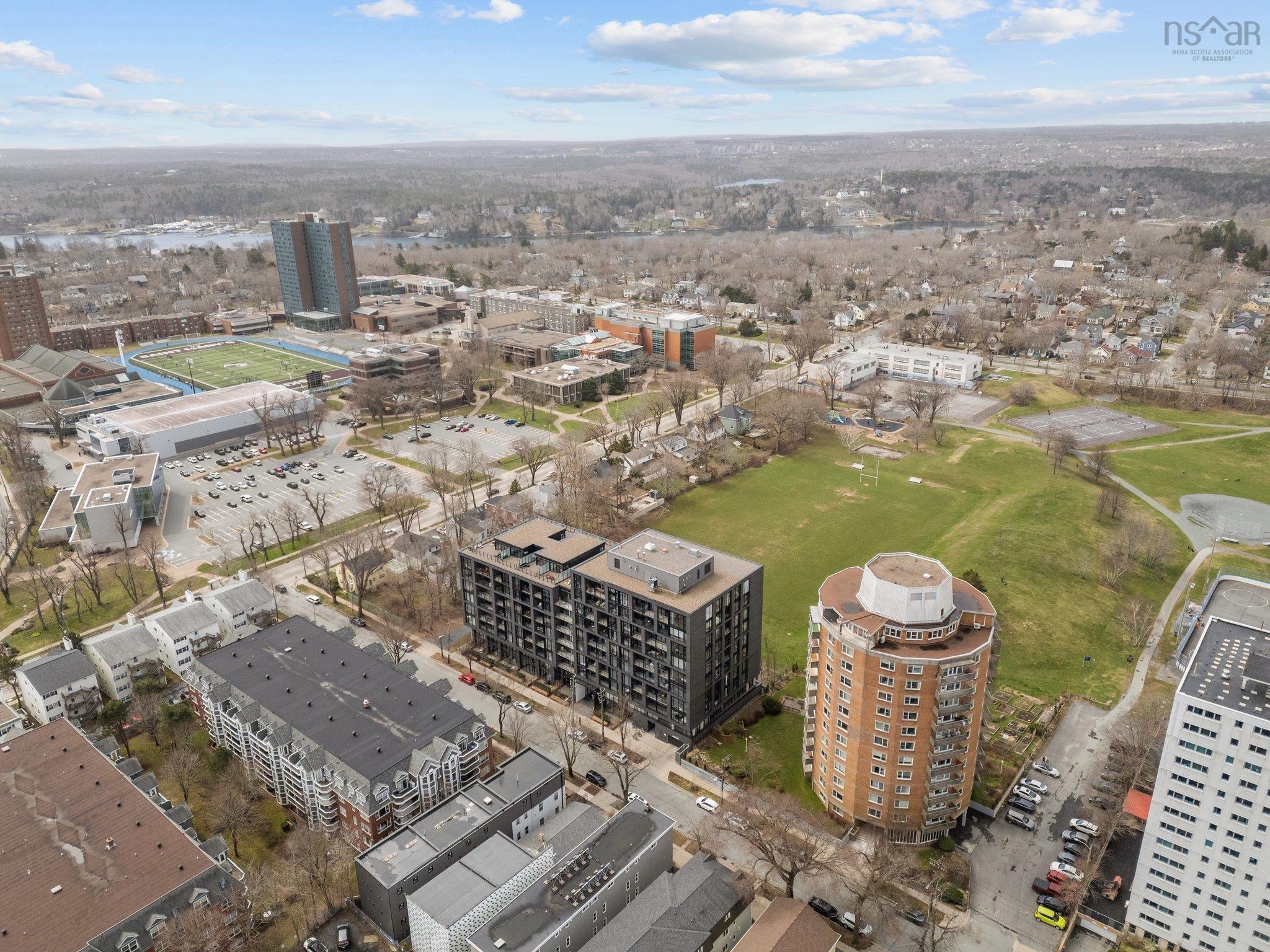 618 1048 Wellington Street photo #32