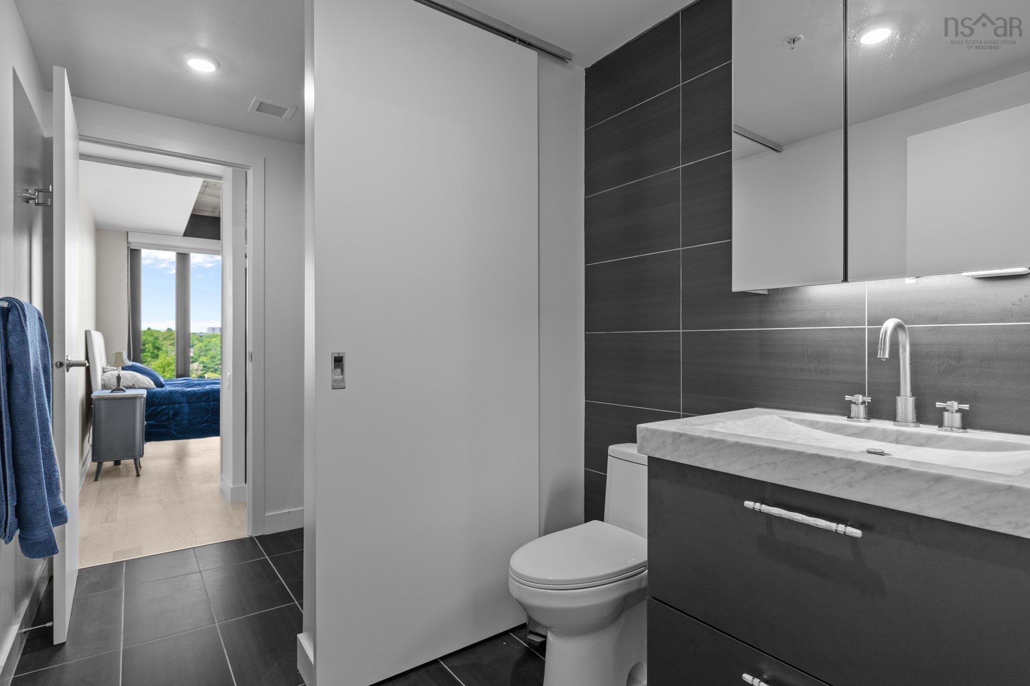 618 1048 Wellington Street photo #7