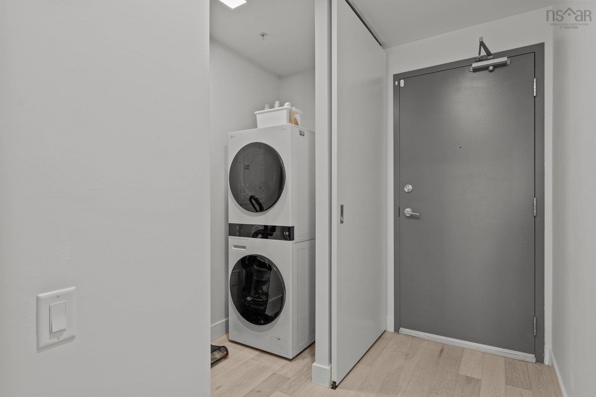 618 1048 Wellington Street photo #9