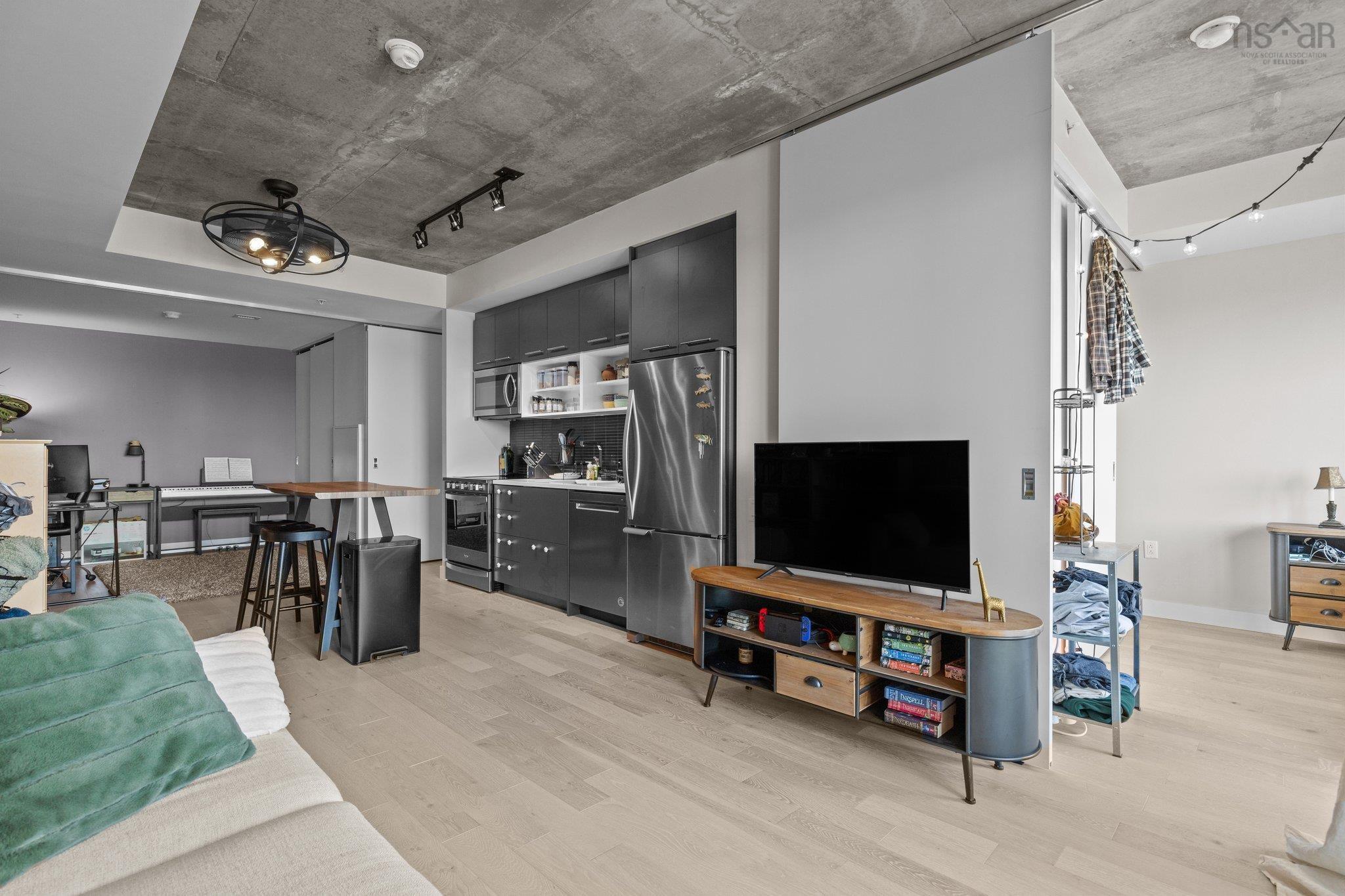 618 1048 Wellington Street photo #10