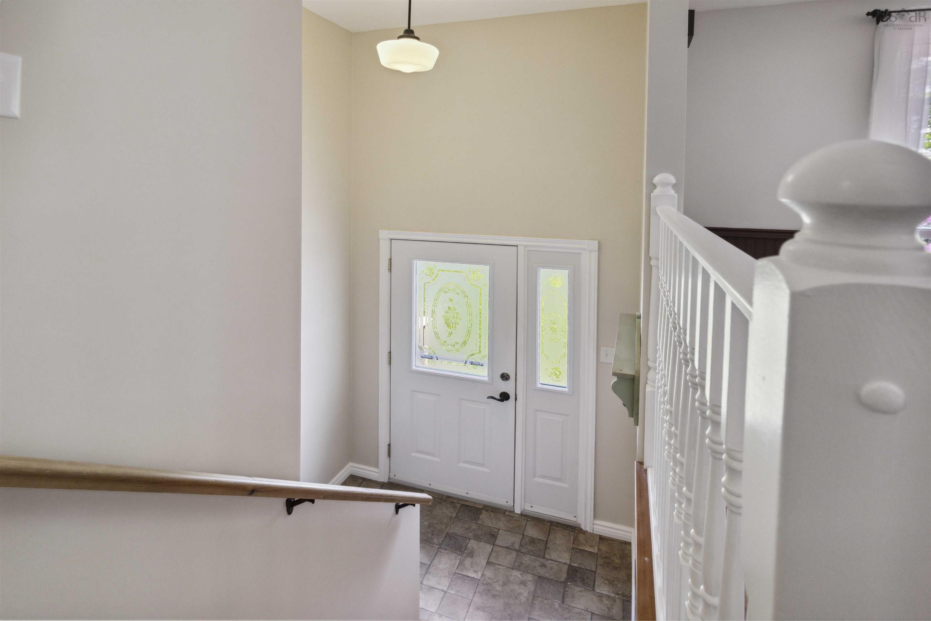 28 Karen Crescent photo #5