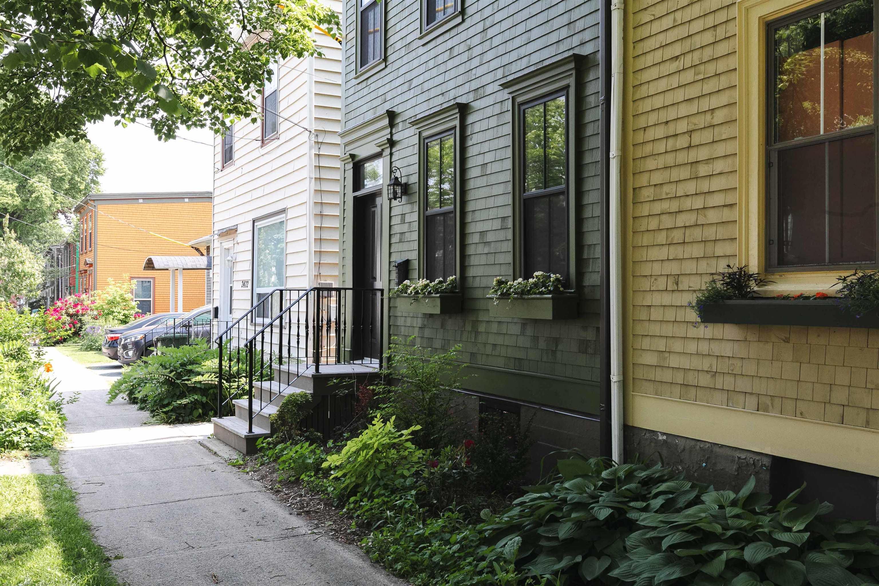 2476 John Street photo #2