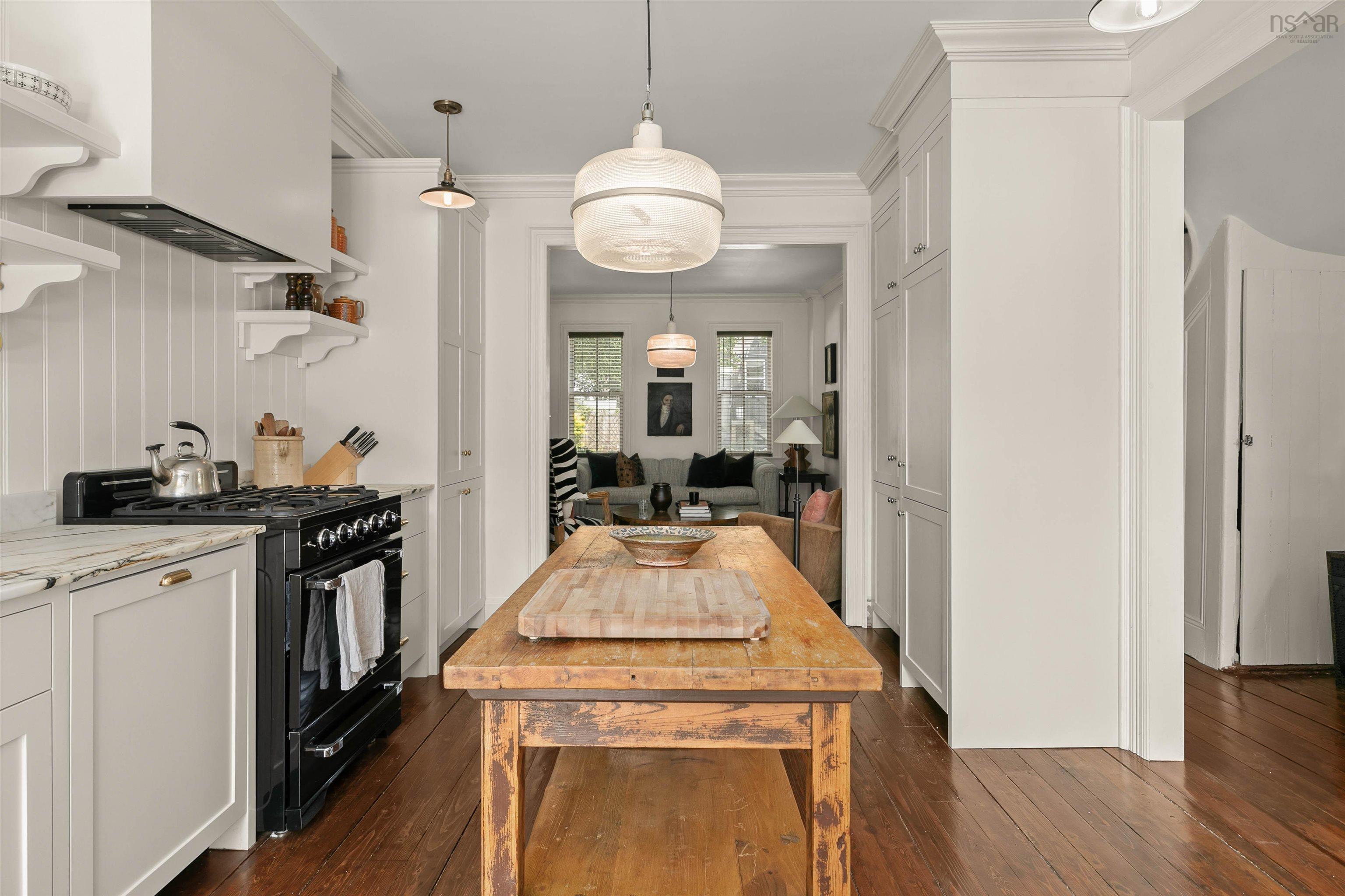 2476 John Street photo #15